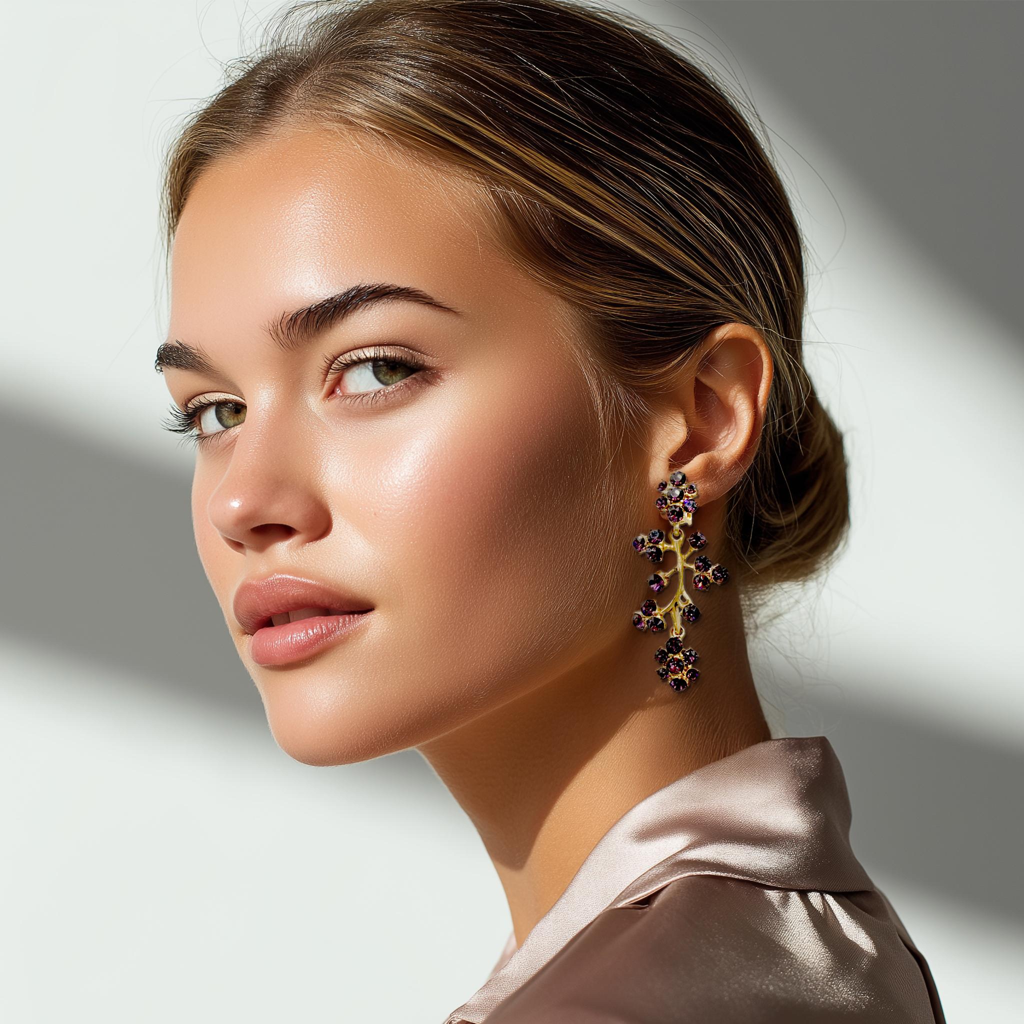Oscar De La Renta Vergoldete Ohrringe mit Amethystkristall und fliederfarbenem Branch Clip Tropfohrringe im Angebot 3