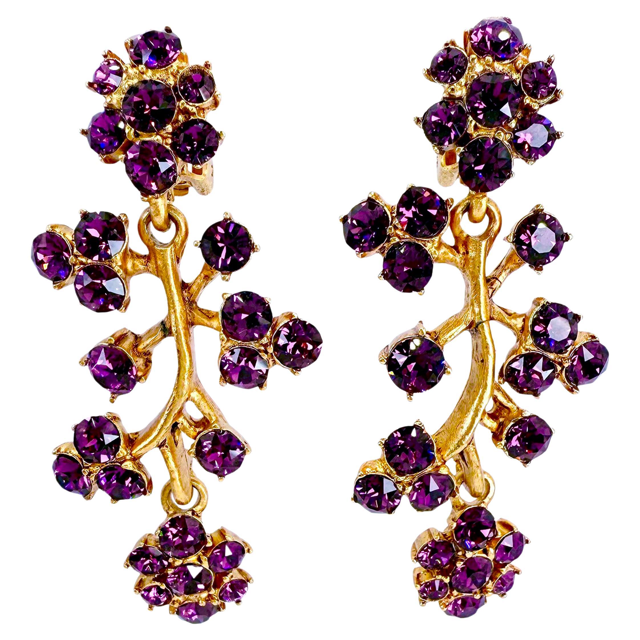 Oscar De La Renta Vergoldete Ohrringe mit Amethystkristall und fliederfarbenem Branch Clip Tropfohrringe im Angebot