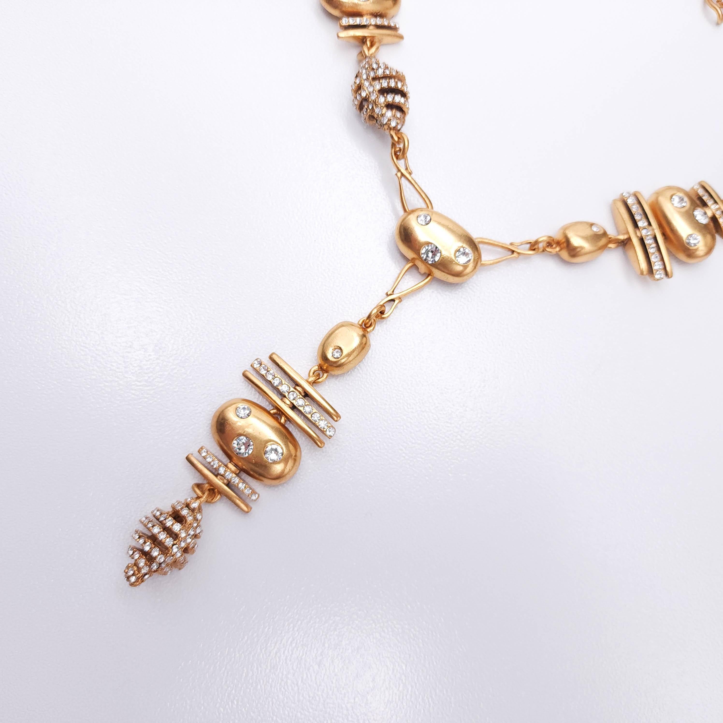 Rétro Oscar De La Renta - Collana con charm in cristallo placcato oro e ciondolo a goccia in vendita