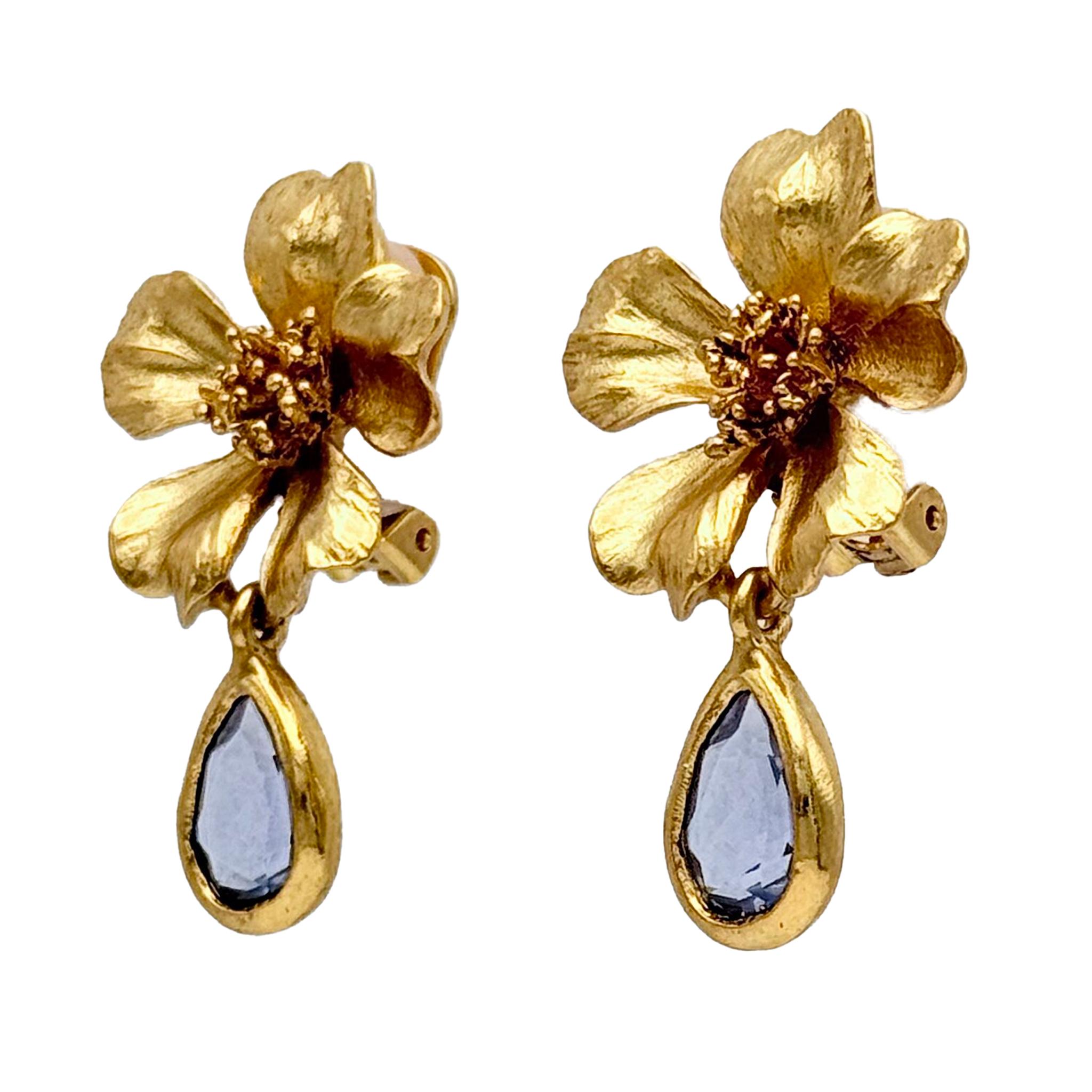 Contemporary Oscar de la Renta Gold-Plated Dogwood Flower Clip Earrings with Crystal Teardrop For Sale