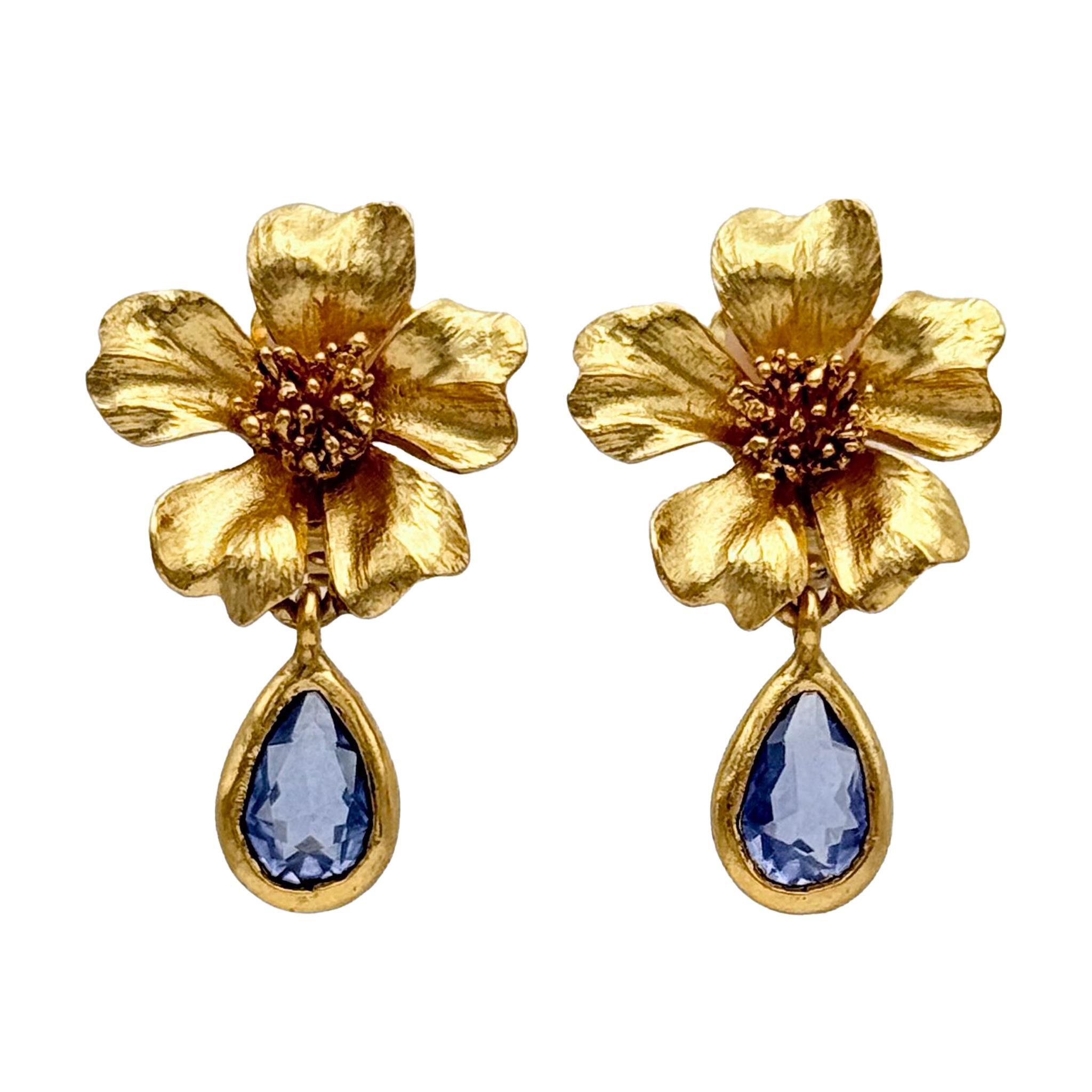 Oscar de la Renta Gold-Plated Dogwood Flower Clip Earrings with Crystal Teardrop For Sale 1