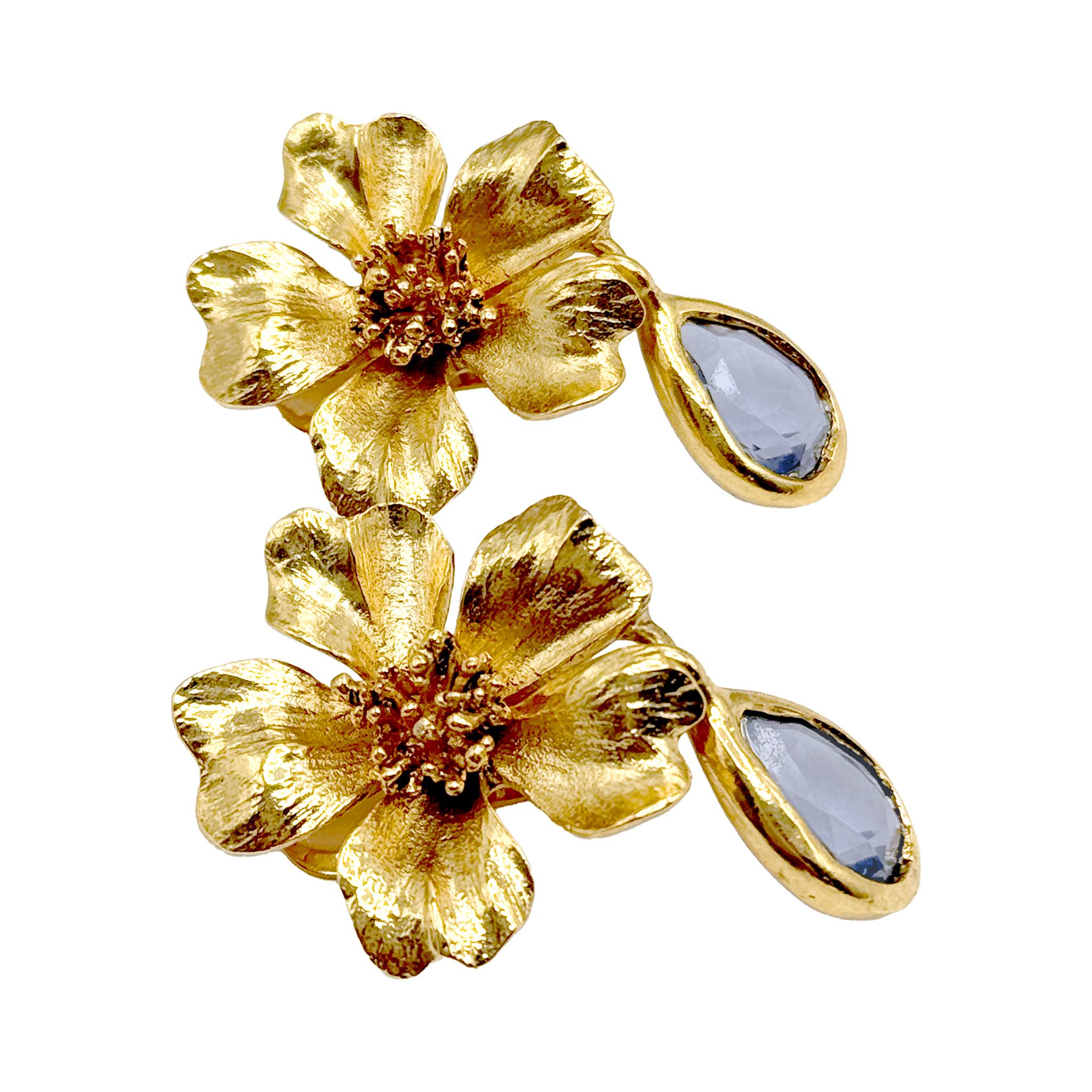 Oscar de la Renta Gold-Plated Dogwood Flower Clip Earrings with Crystal Teardrop For Sale 2