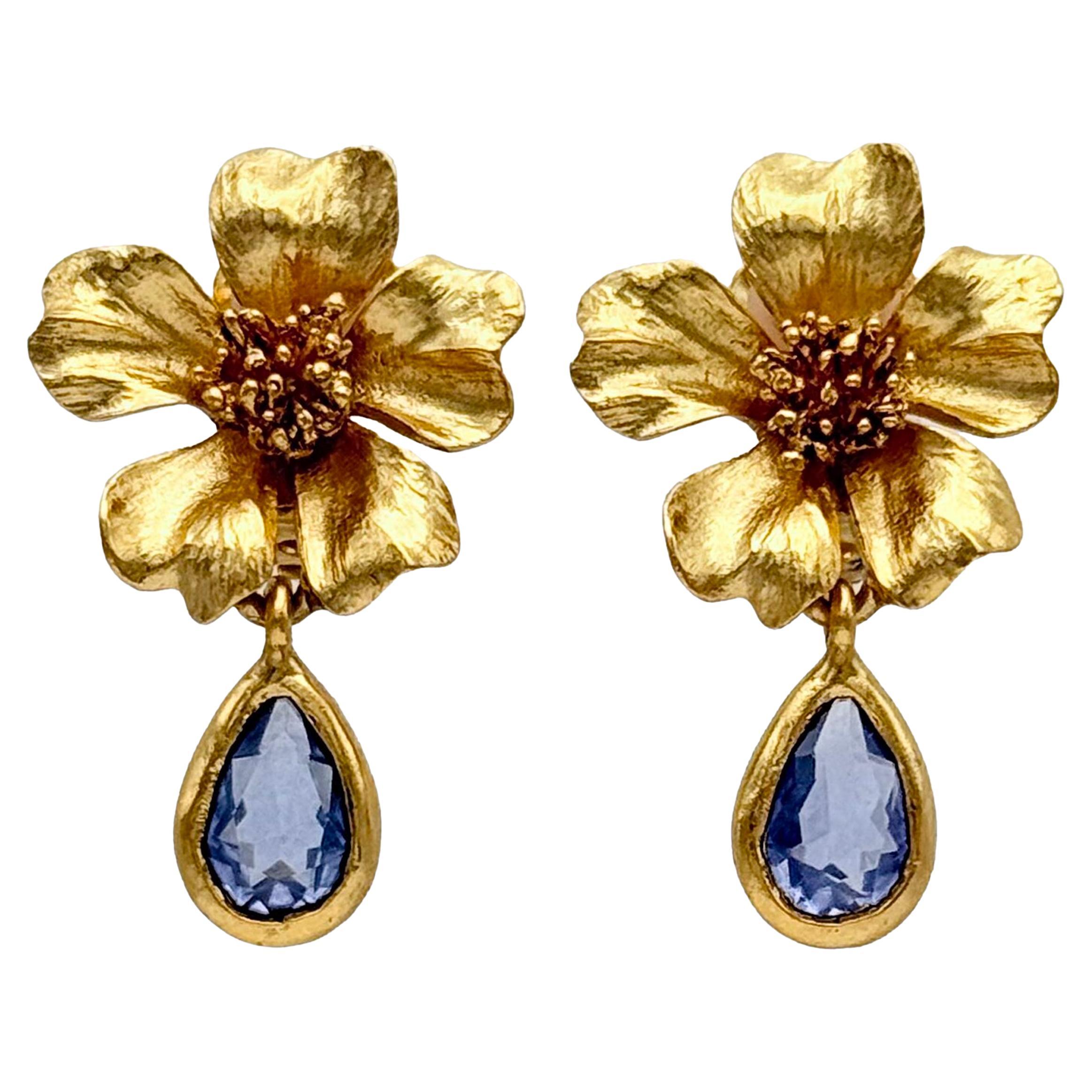 Oscar De La Renta Orecchini a clip con fiore di corniolo placcato oro e goccia di cristallo
