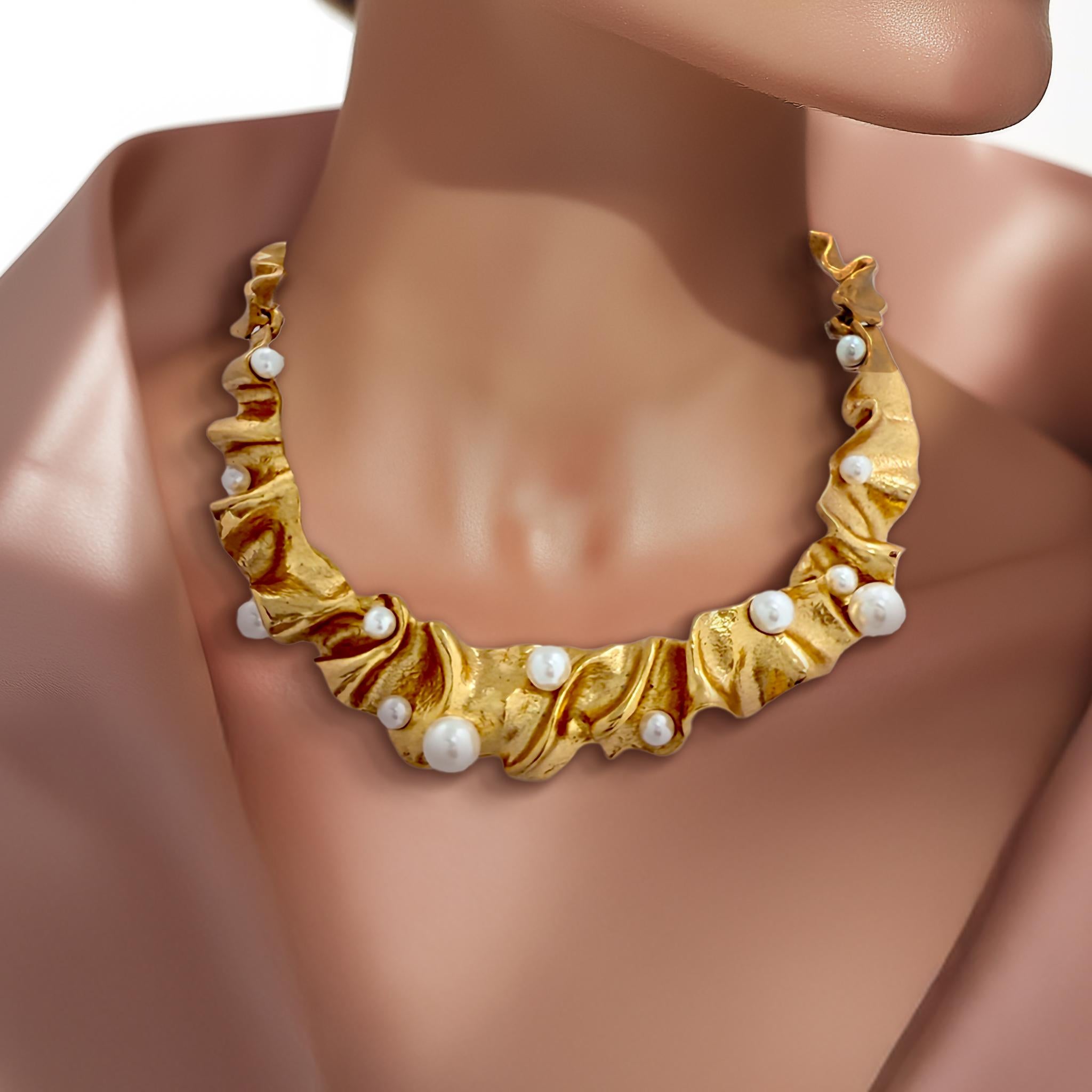 Oscar De La Renta Collana con nastro Foldes placcato oro e accenti di perle in vendita 3