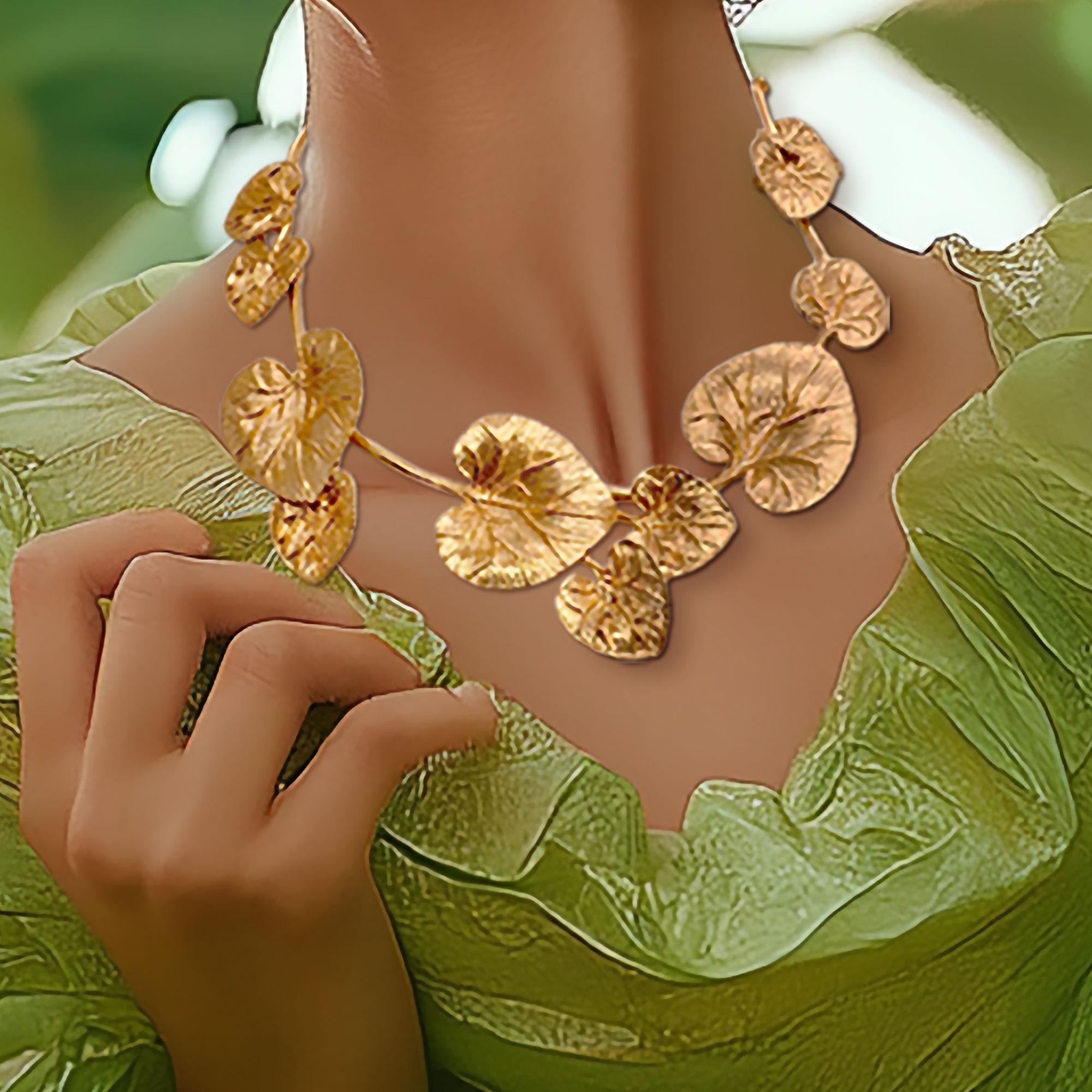 Oscar De La Renta - Collana con foglie di giglio placcate in oro - regolabile In condizioni Nuovo in vendita a Santa Monica, CA