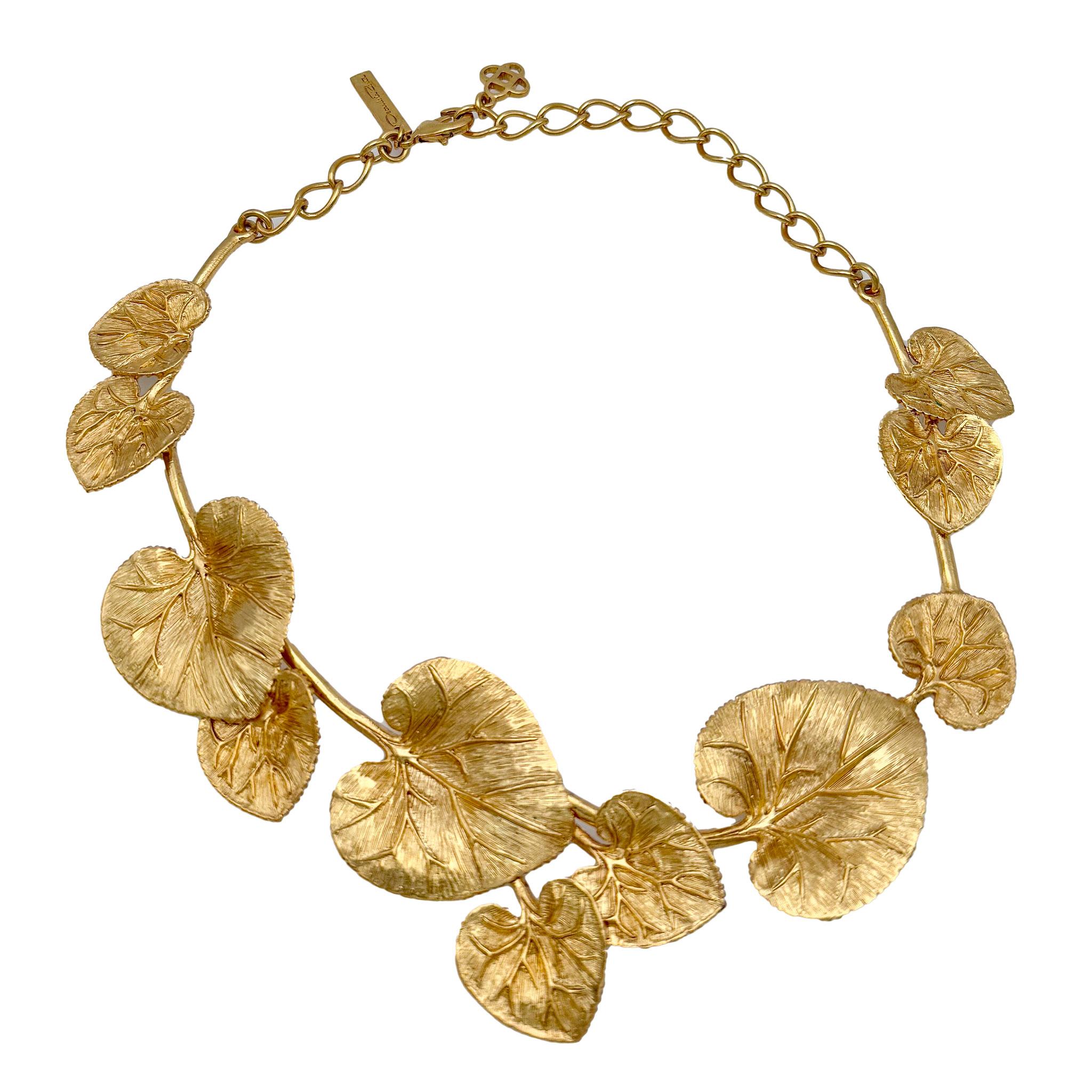Oscar De La Renta - Collana con foglie di giglio placcate in oro - regolabile in vendita 3