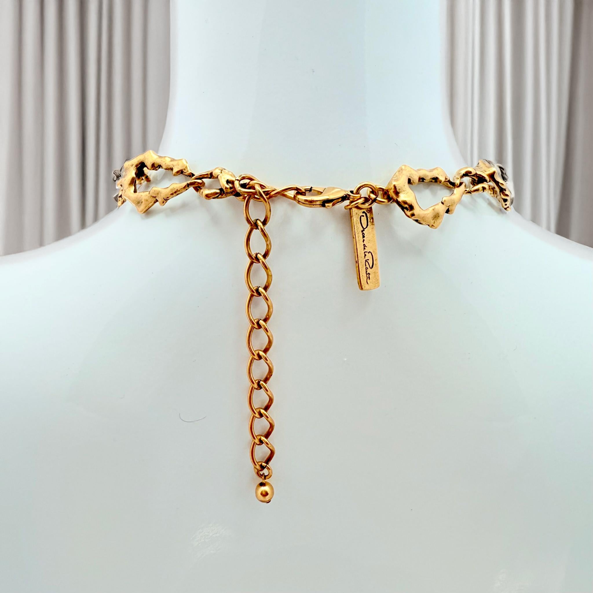 Oscar de la Renta Gold-Plated Shell Bib Necklace with Coral Enamel Resin Charms For Sale 6