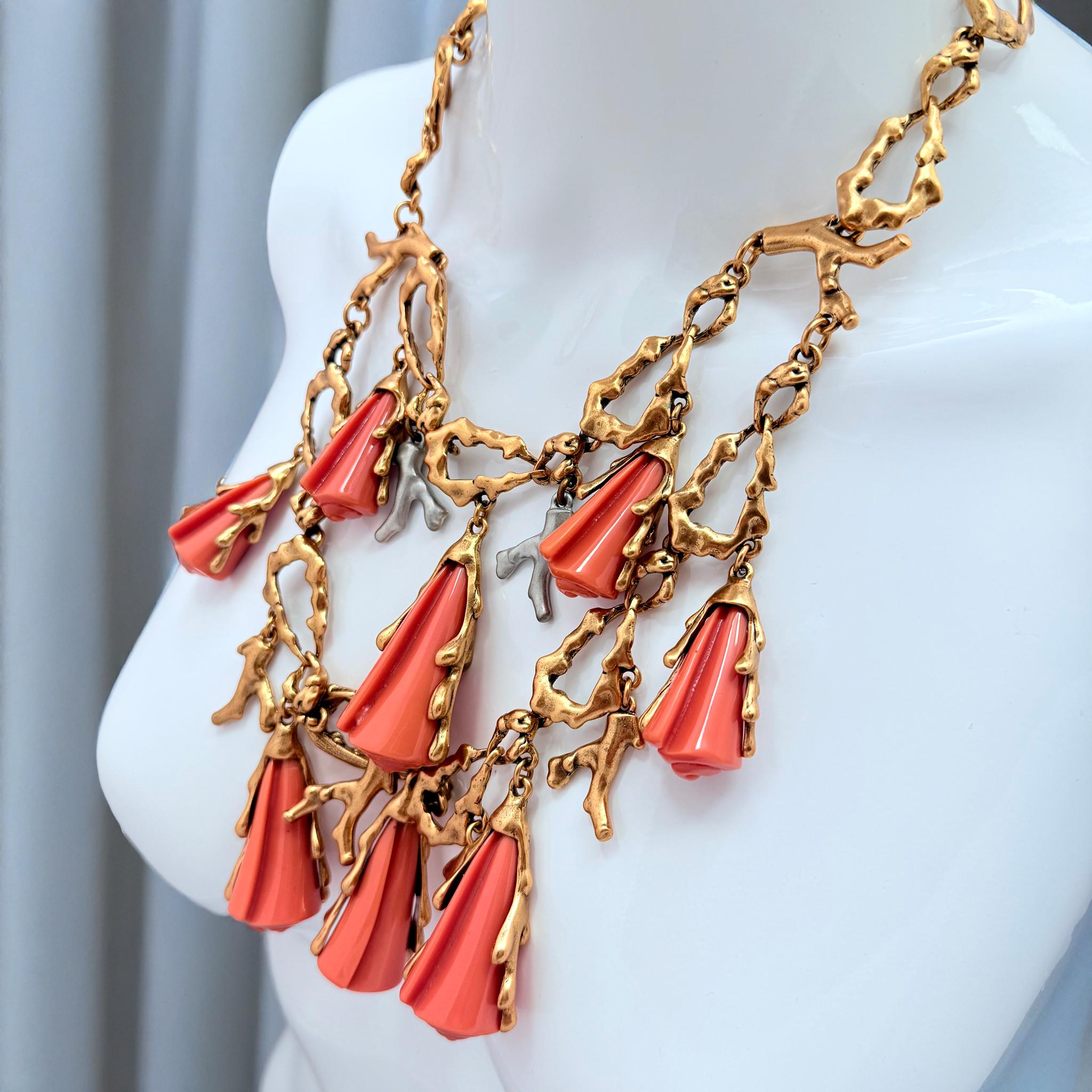 Oscar de la Renta Gold-Plated Shell Bib Necklace with Coral Enamel Resin Charms For Sale 2