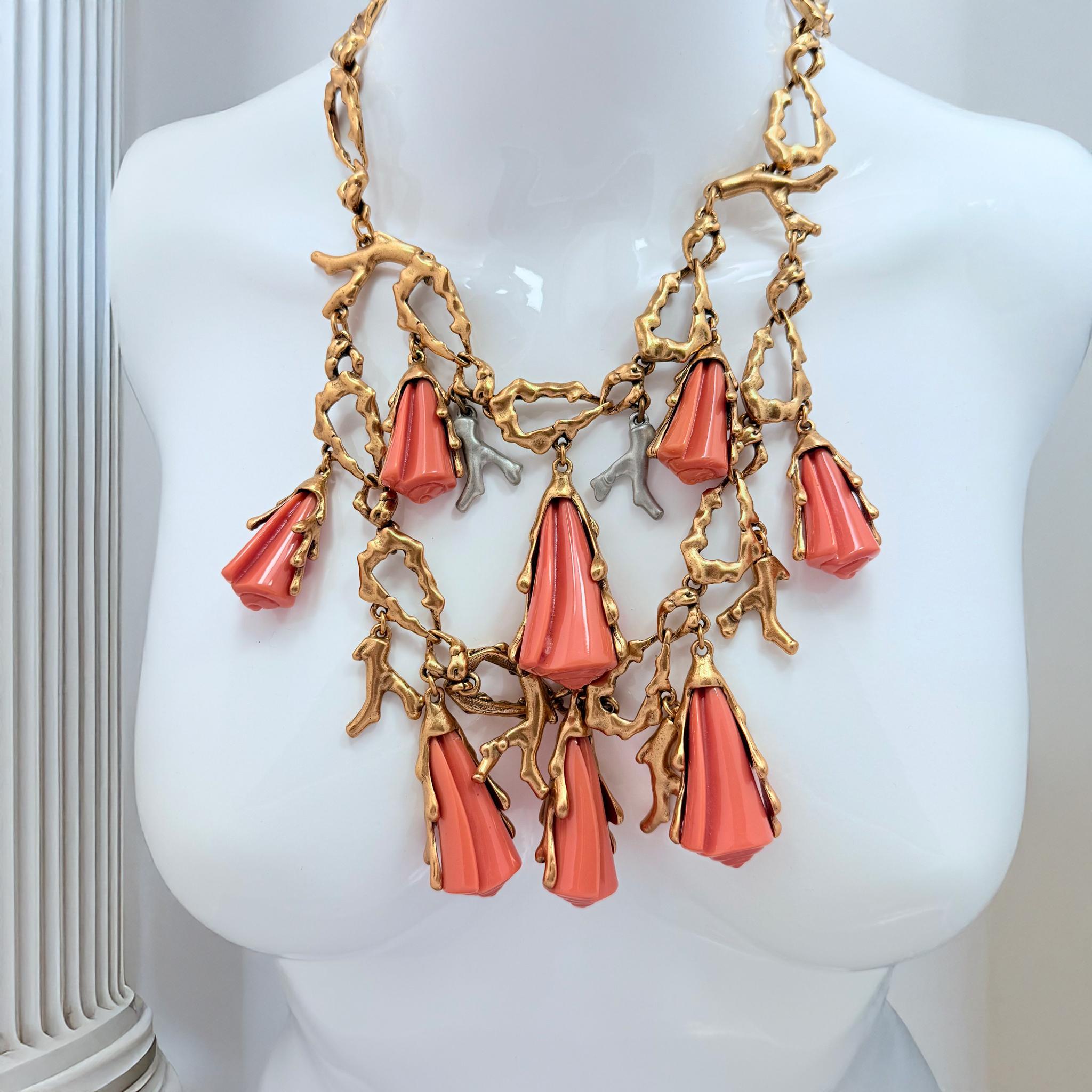 Oscar de la Renta Gold-Plated Shell Bib Necklace with Coral Enamel Resin Charms For Sale 4