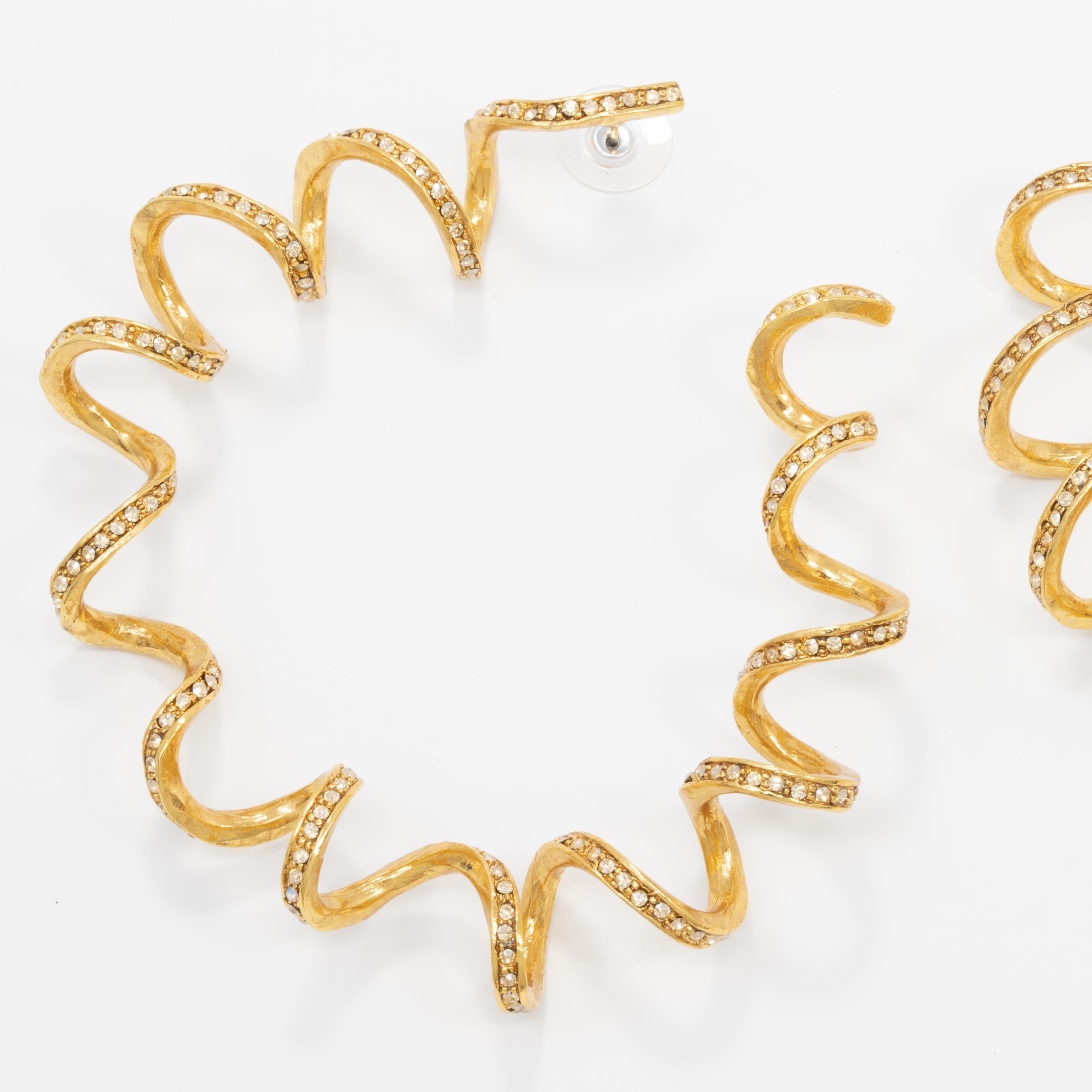 Contemporain Oscar de la Renta, boucles d'oreilles contemporaines en or et cristal torsadé poli en vente