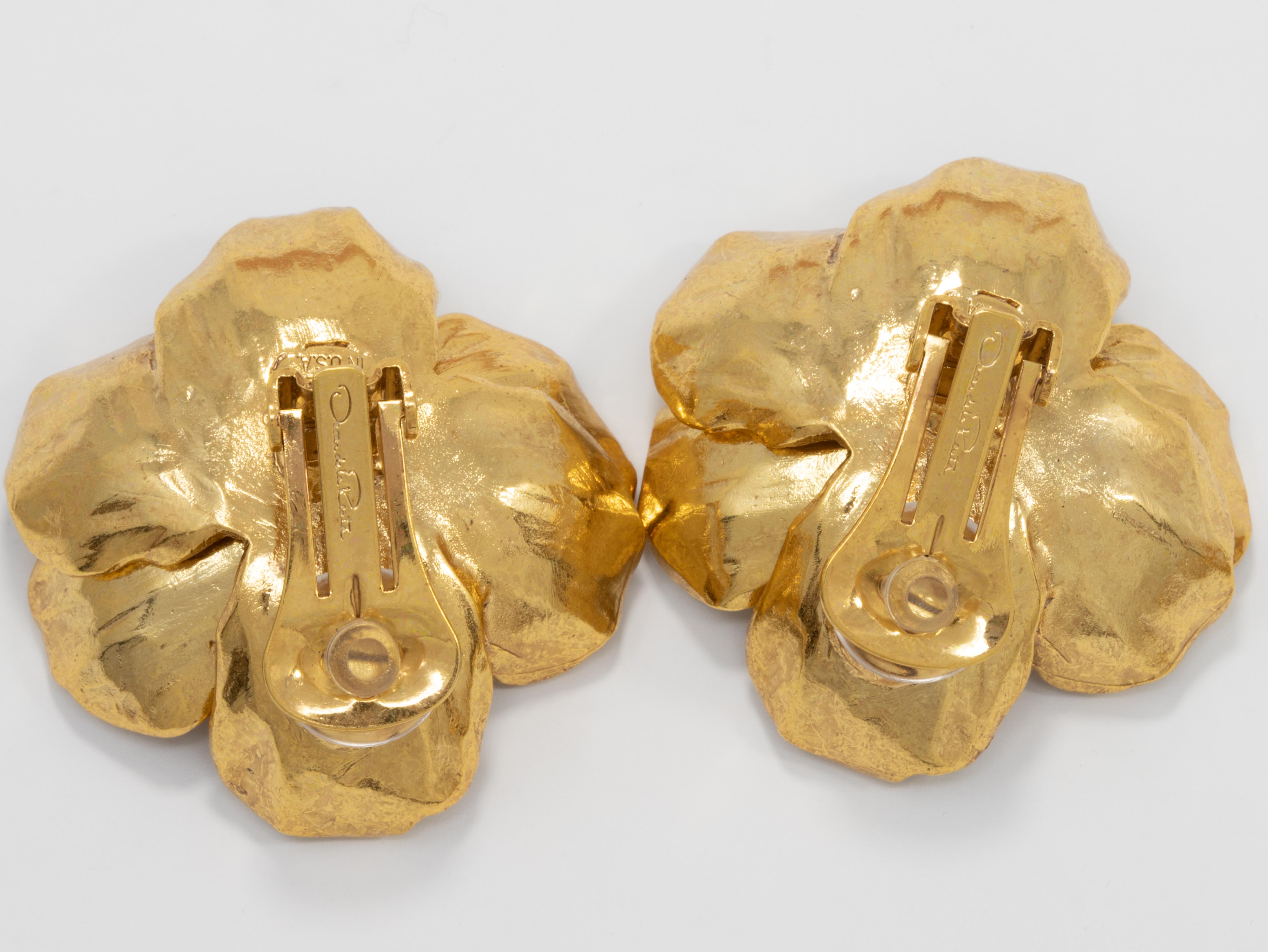 Modern Oscar de la Renta Gold Poppy Flower Clip On Earrings, Contemporary