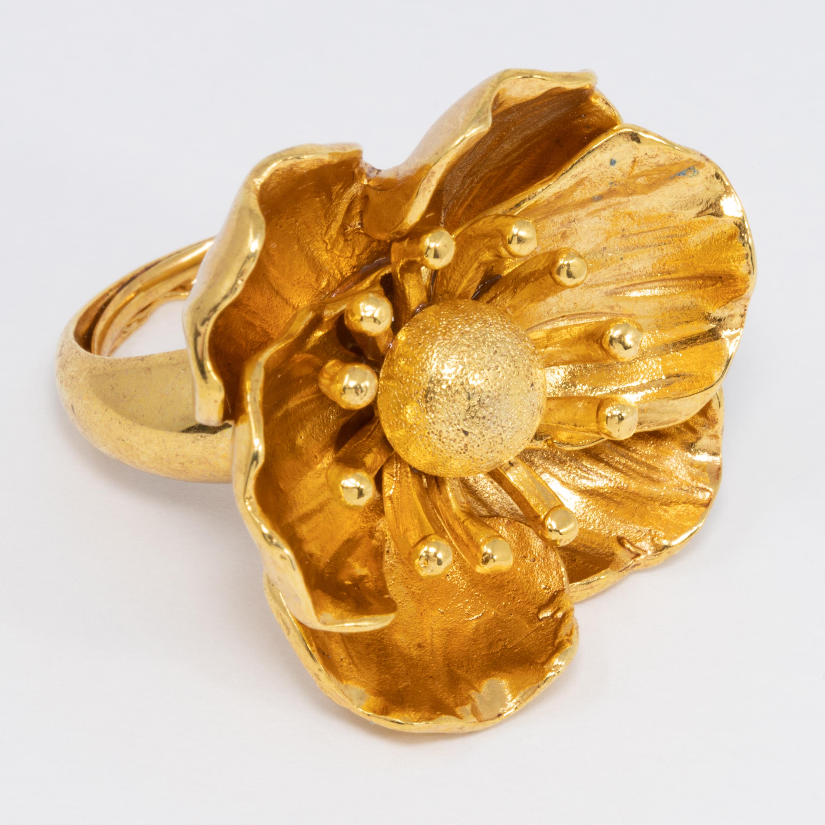 Poppy flower cocktail ring by Oscar de la Renta. Poppy silhouette with brushed golden finish.

Gold-plated.

Adjustable sizes 5 to 8.5

Tags, Marks, Hallmarks: Oscar de la Renta, Made in USA
