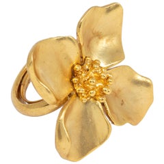 Oscar de la Renta Gold Satin Four Petal Flower Cocktail Ring, Contemporary