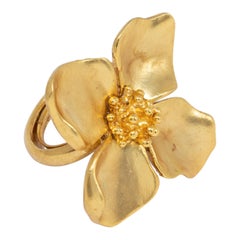 Oscar de la Renta Gold Satin Four Petal Flower Cocktail Ring, Contemporary