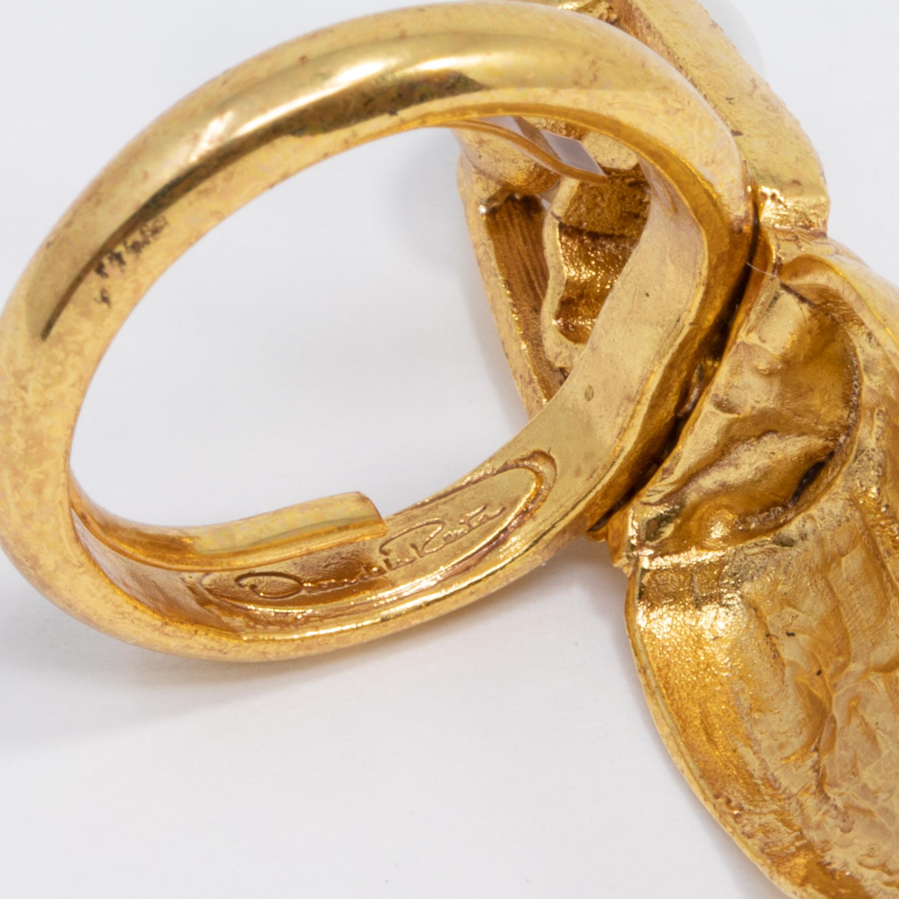 Moderno Oscar De La Renta - Anello da cocktail con scarabeo d'oro e perle finte, stile Statement in vendita