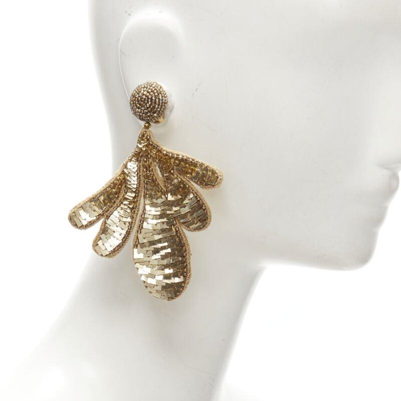OSCAR DE LA RENTA gold sequin bead embellished leaf statement earring
Reference: TGAS/C01273
Brand: Oscar de la Renta
Model: sequin leaf earring
Material: Fabric
Color: Gold
Pattern: Solid
Closure: Clip On
Extra Details: Bead embellished ball.