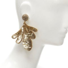 OSCAR DE LA RENTA Goldfarbener, mit Pailletten besetzter Statement-Ohrring mit Blattverzierung