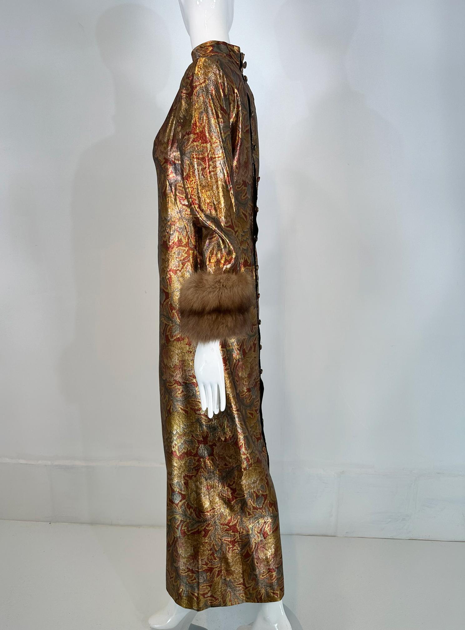 Oscar de la Renta Gold Silk Lame Evening Gown Button Back Sable Cuffs 1990s 4 In Good Condition In West Palm Beach, FL