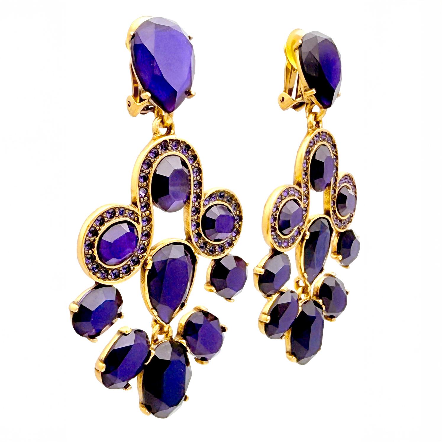 Contemporary Oscar De La Renta Gold Tanzanite Swarovski Crystal Chandelier Clip Earrings For Sale