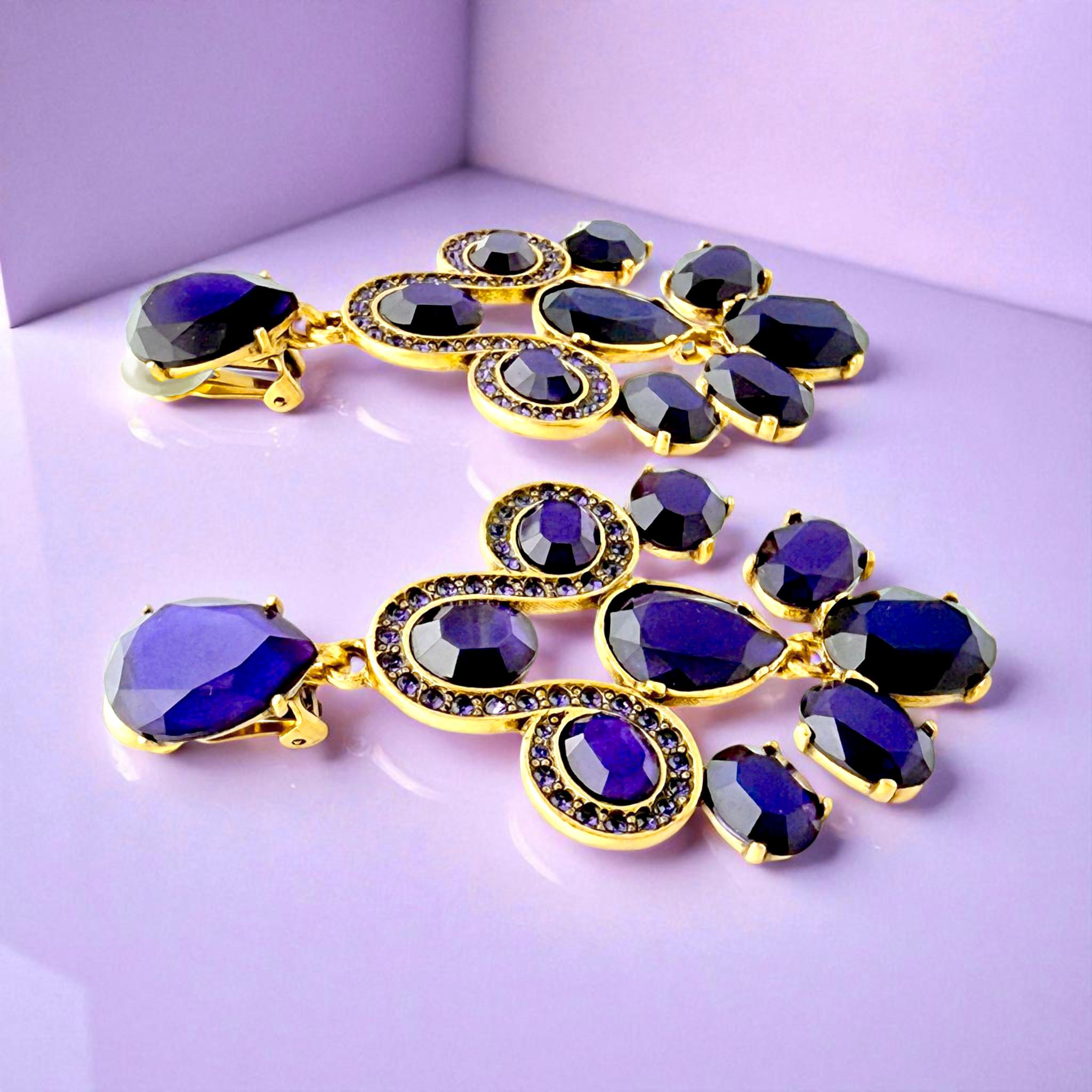 Oscar De La Renta Gold Tanzanite Swarovski Crystal Chandelier Clip Earrings In New Condition For Sale In Santa Monica, CA