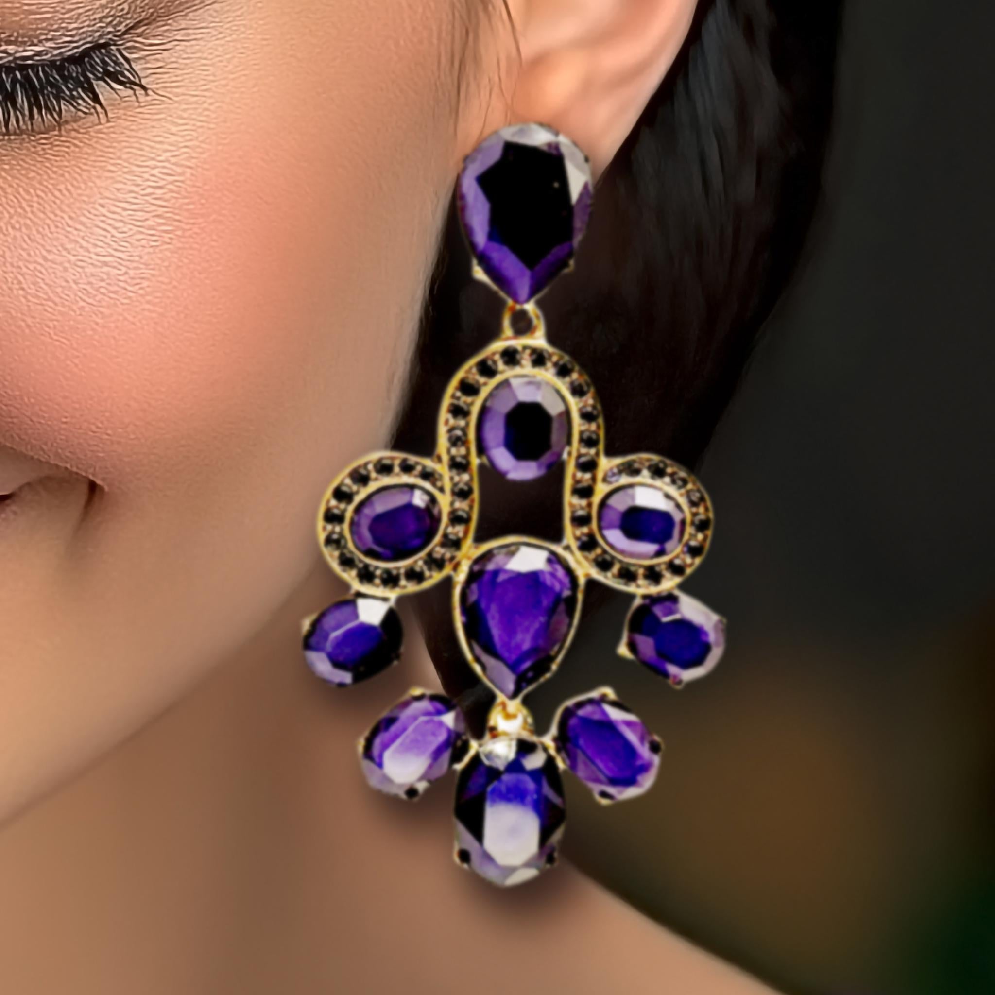 Oscar De La Renta Gold Tanzanite Swarovski Crystal Chandelier Clip Earrings For Sale 1