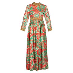 Vestido de brocado con ribetes dorados de Oscar De La Renta, años 60