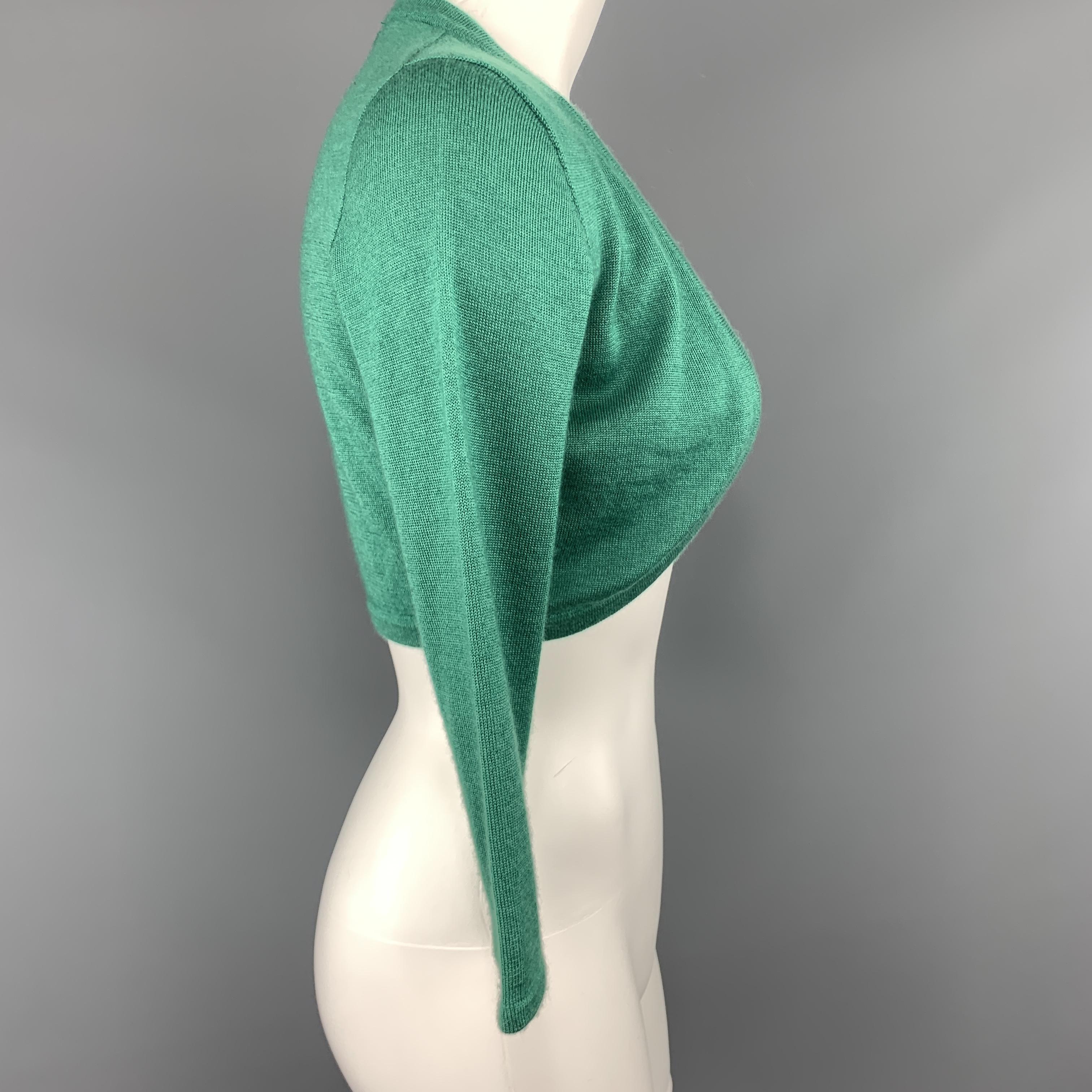 OSCAR DE LA RENTA bolero cardigan comes in green cashmere silk blend knit with three quarter sleeves. Made in Japan.

Excellent Pre-Owned Condition.
Marked: XS  S11

Measurements:

Shoulder: 15 in.
Bust: 36 in.
Sleeve: 18 in.
Length: 15 in.