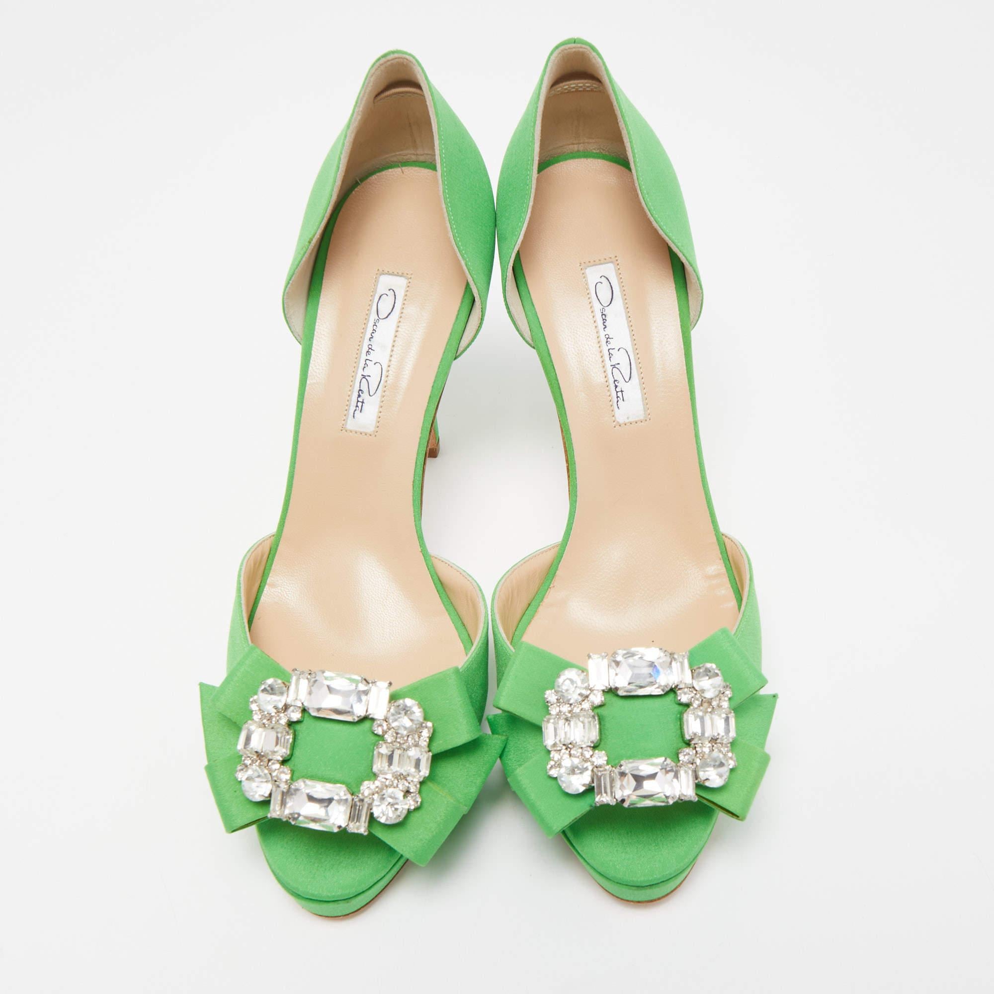Let your feet do all the talking as you flaunt these fabulous sandals from Oscar de la Renta. These fabric shoes will make you look confident and uber-stylish. They feature open toes, embellished bow details and tall heels to keep you at the top of