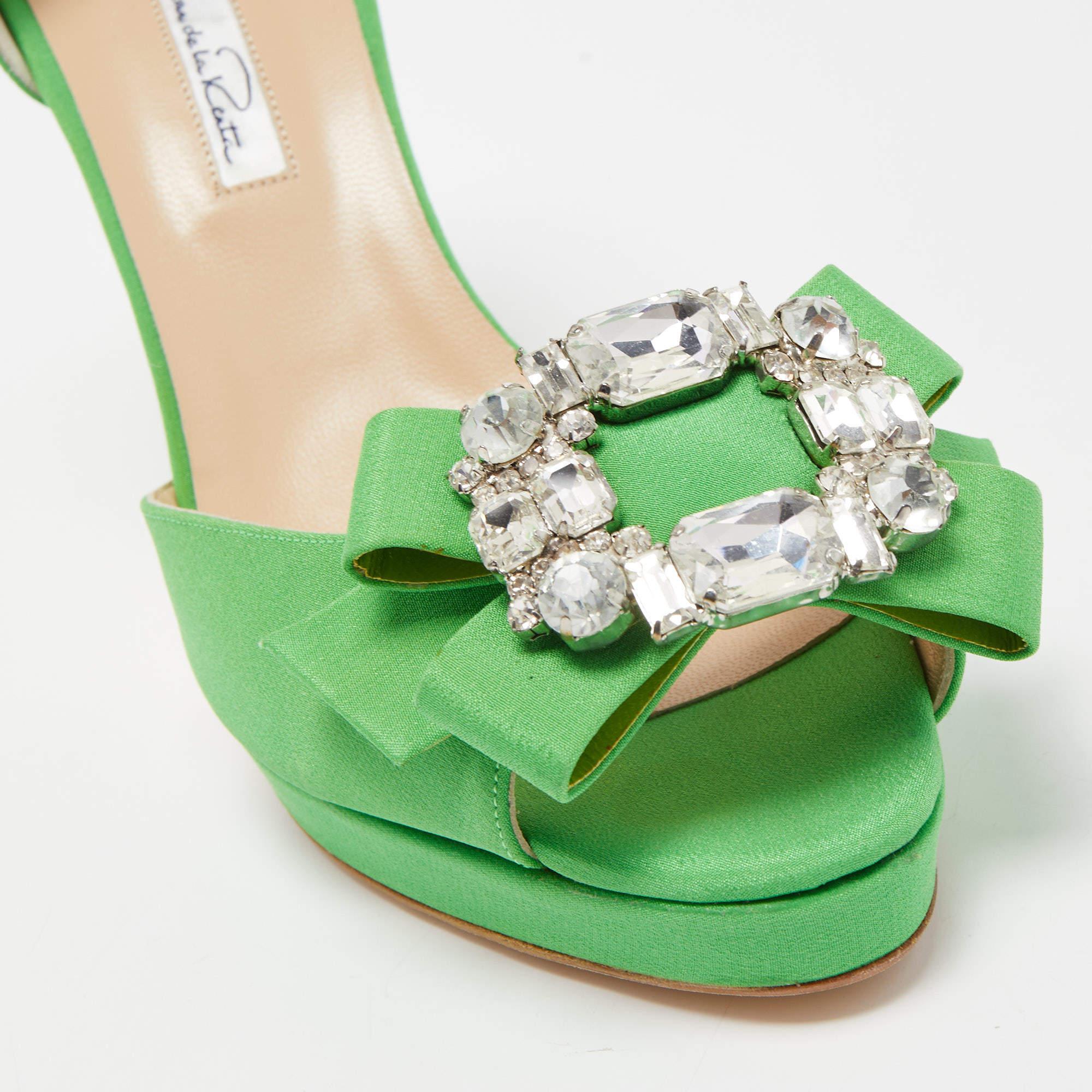 Oscar de la Renta Green Fabric Crystal Embellished Rosalba D' Orsay Peep Toe  For Sale 3