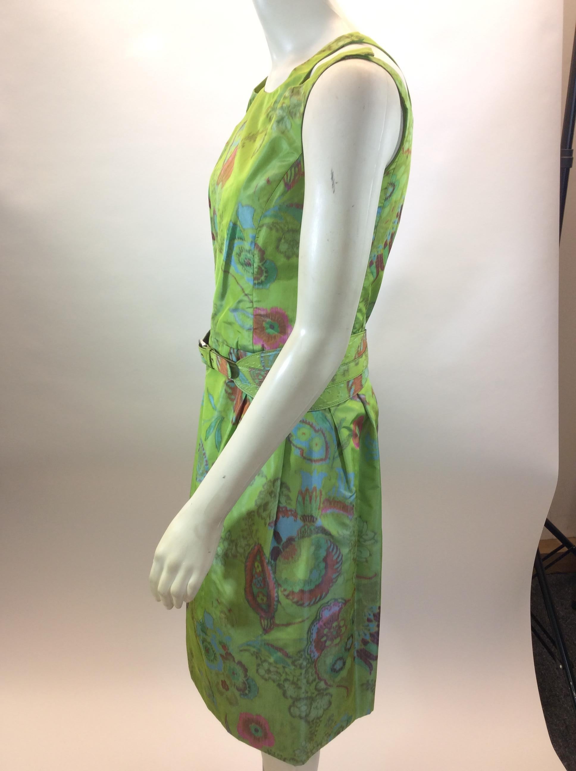 Oscar de la Renta Green Floral Dress
$499
Made in the US
68% Polyester, 32% Silk
Size 6
Length 40