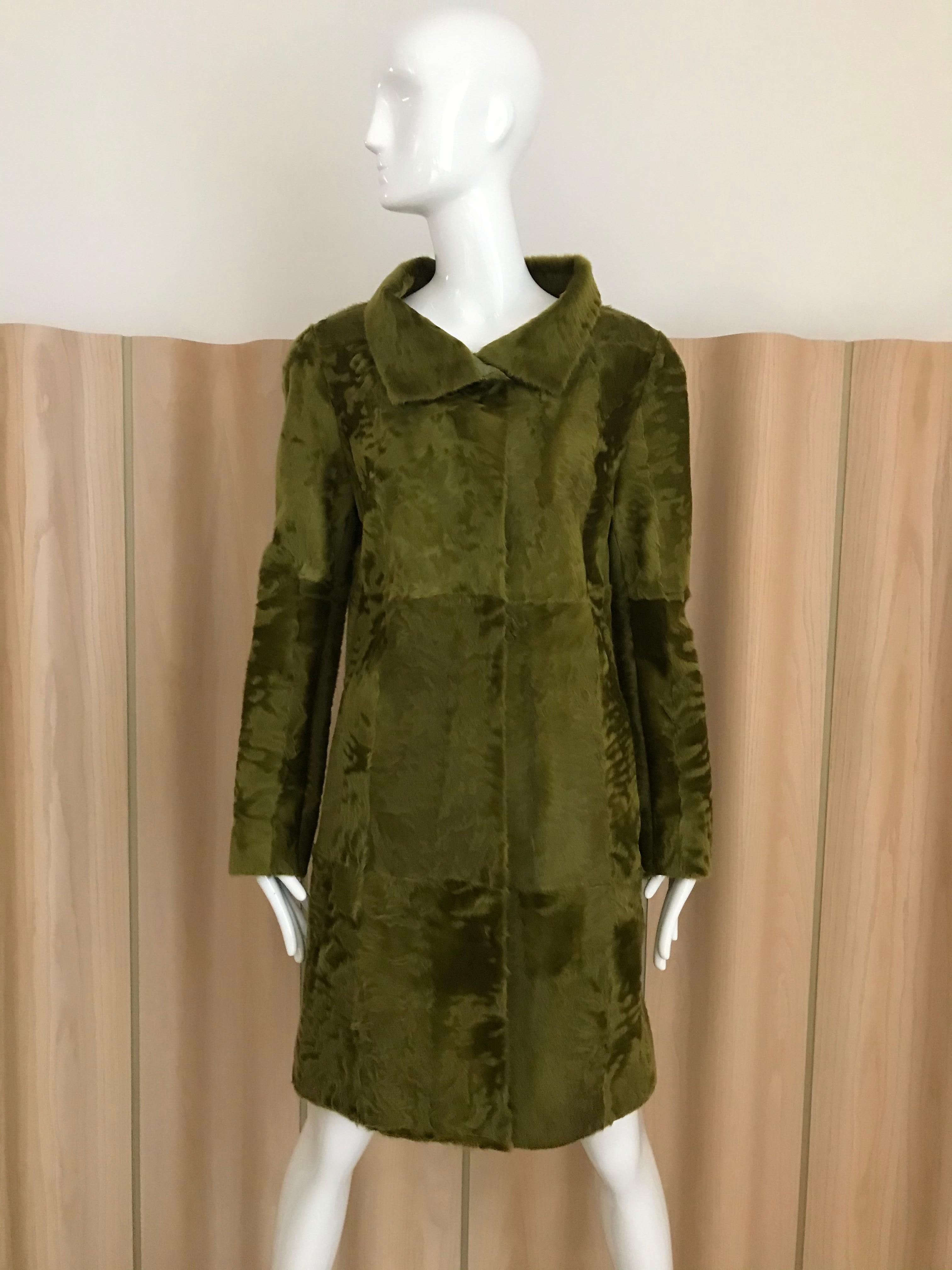 Beautiful Soft Green Lamb Skin Fur Coat.  The coat has a beautiful texture resulting from the naturally occurring “swirls” in the fur, giving it a sense of depth.  This is not a plain green lamb skin coat! Coat is in excellent condition.
Bust: 36
