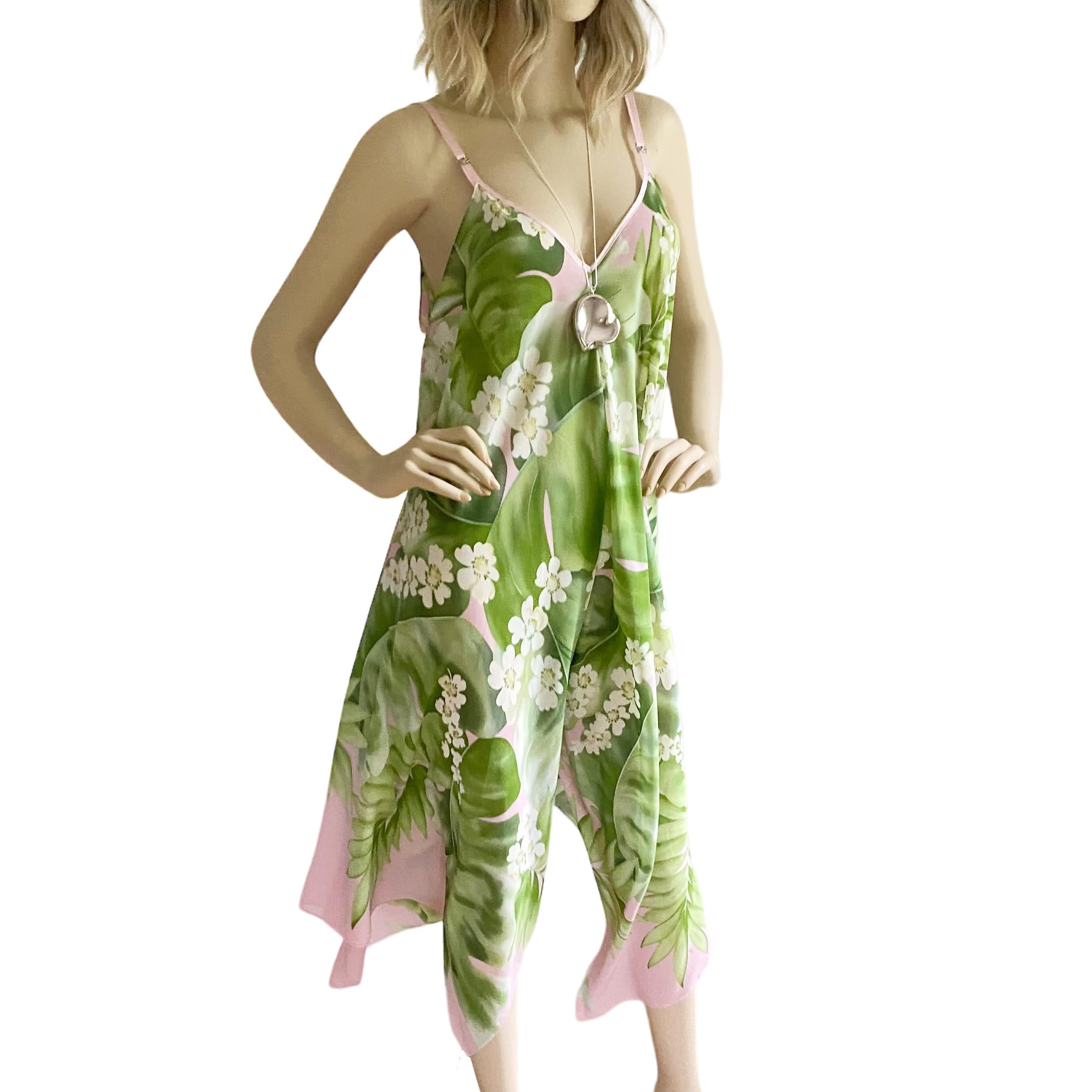 Will you wear it barefoot or with stilettos? 
Lovely colors, lovely print, lovely cut. Very flattering dress with a high cut center (that's hard to see in the photos).

Shoulder straps are adjustable. The straps are funky and seem twisted with