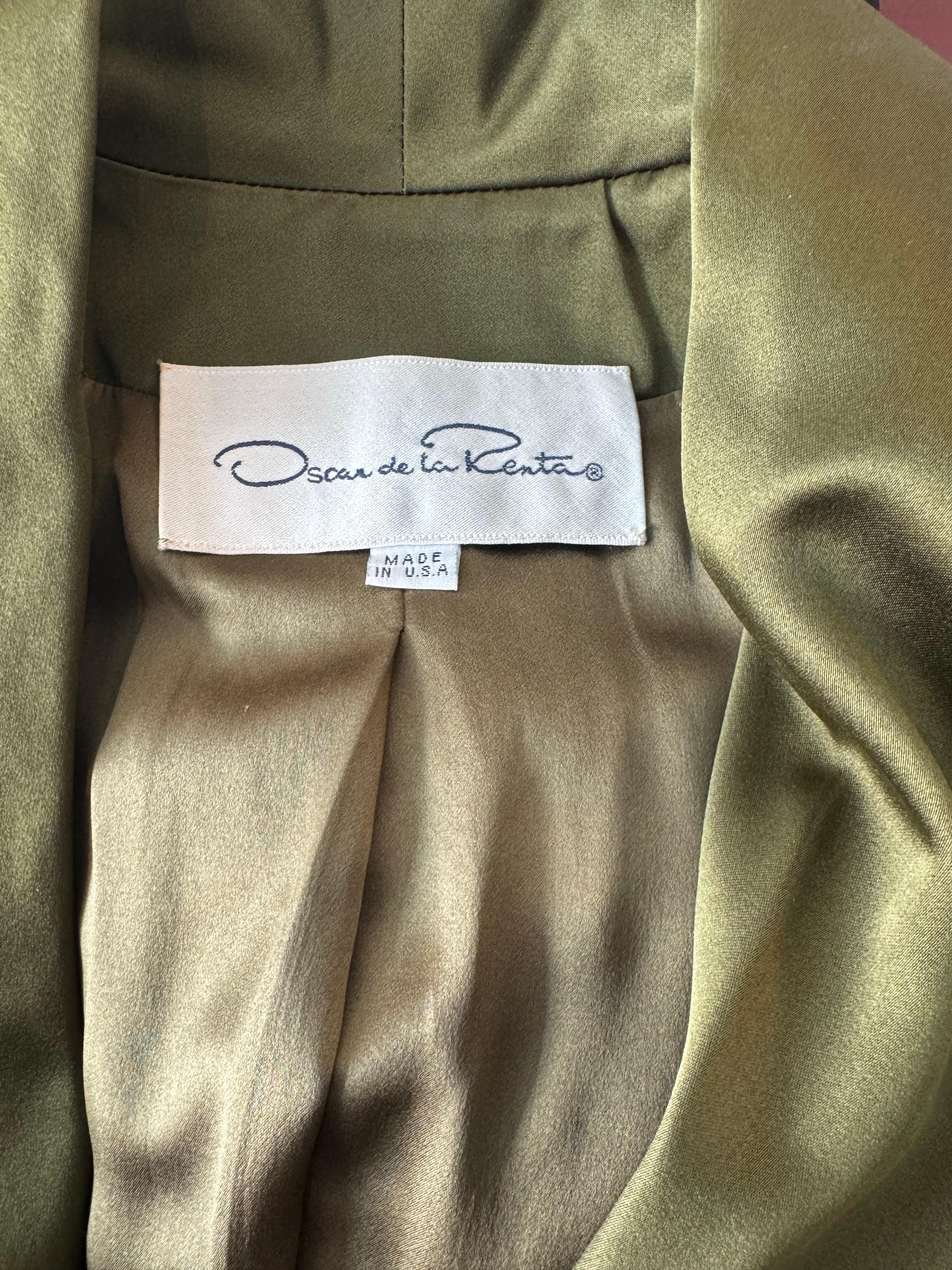 Oscar De La Renta Manteau Opéra en satin vert en vente 5