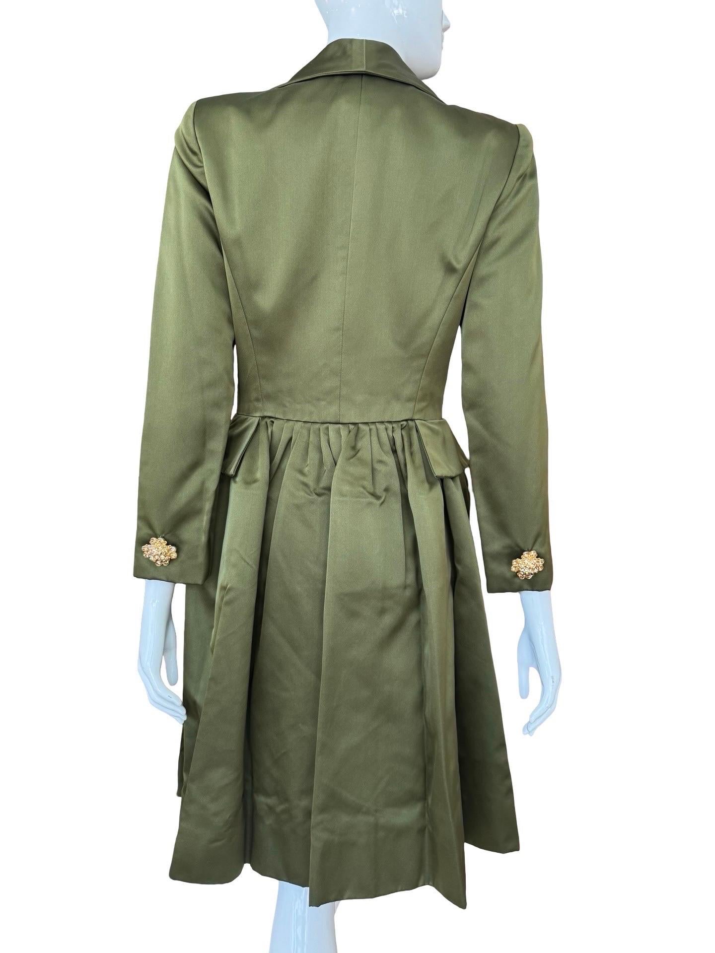 Oscar De La Renta Manteau Opéra en satin vert Bon état - En vente à Miami, FL