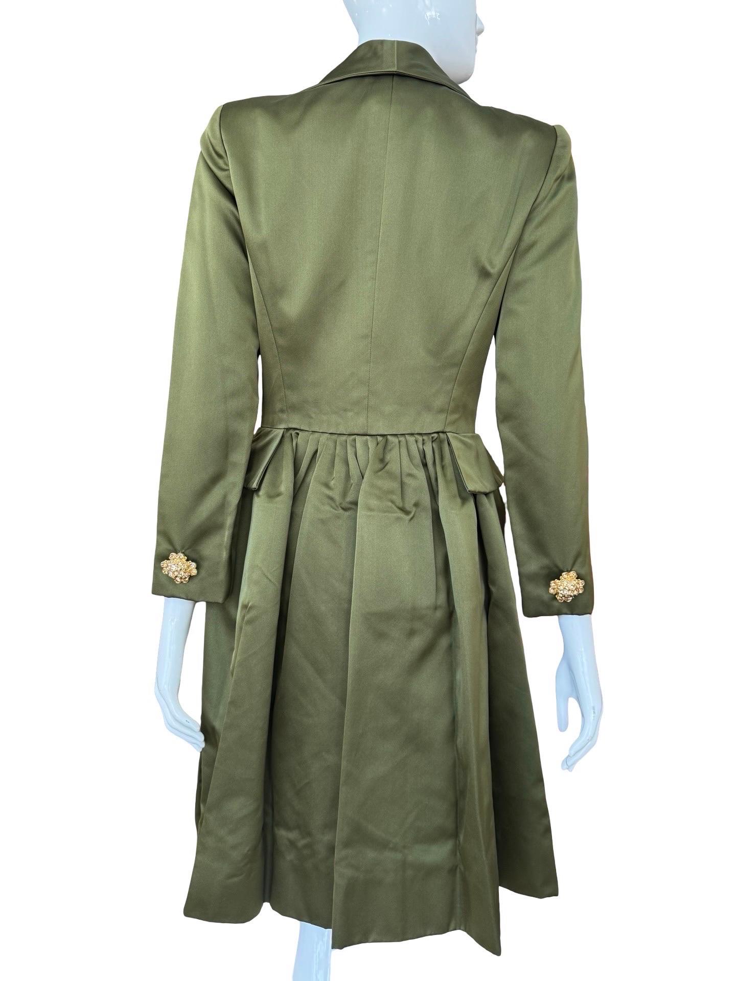 Oscar De La Renta Manteau Opéra en satin vert en vente 1