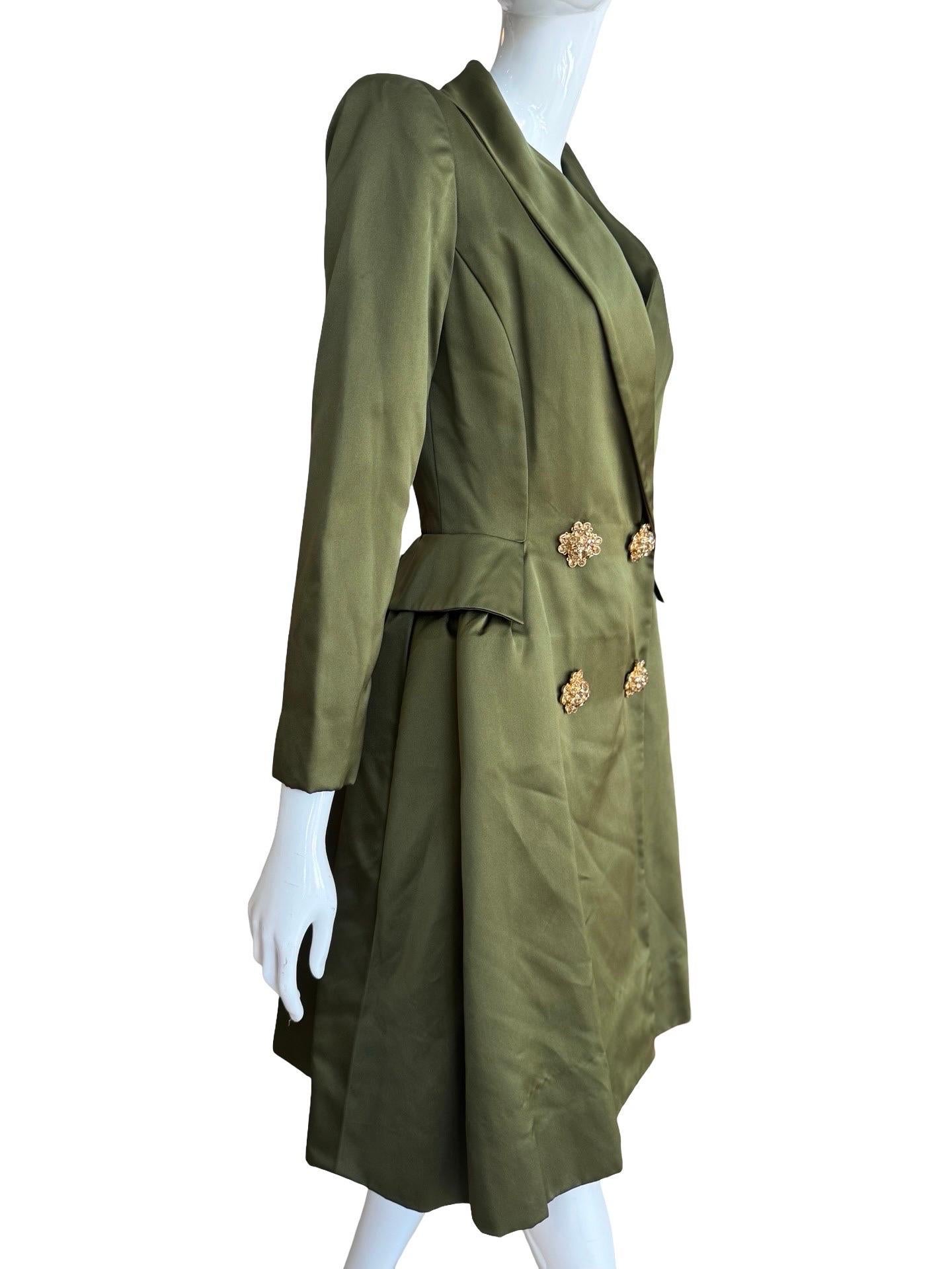 Oscar De La Renta Manteau Opéra en satin vert en vente 2
