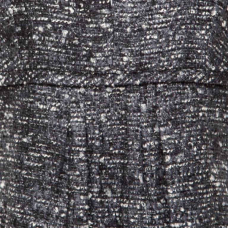 Oscar de la Renta Grey Textured Lurex Plunge Neck Detail Short Sleeve Dress M Bon état - En vente à Dubai, Al Qouz 2