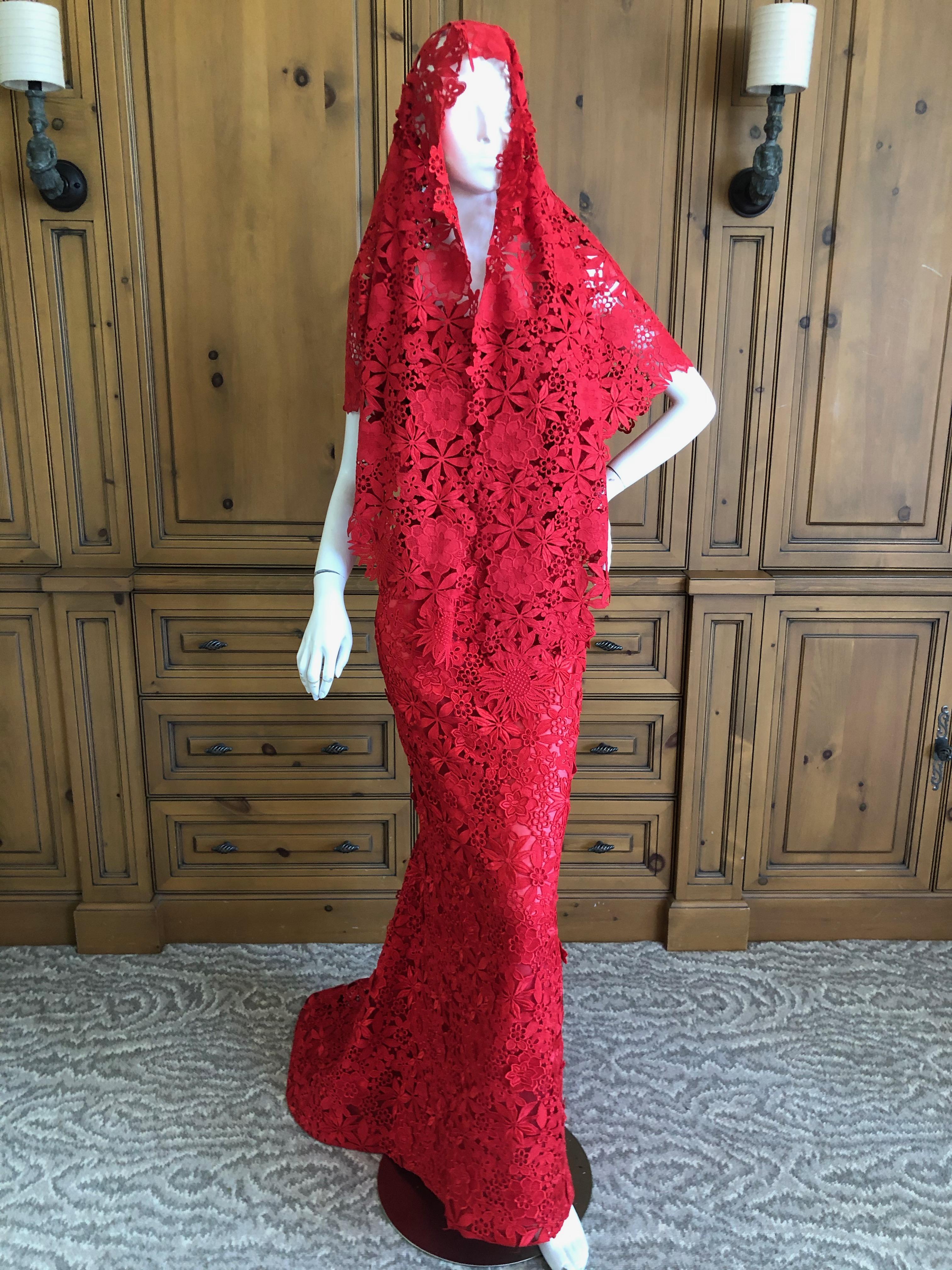Oscar de la Renta Guipure Lace Strapless Evening Dress w Matching Mantilla Wrap In Excellent Condition For Sale In Cloverdale, CA