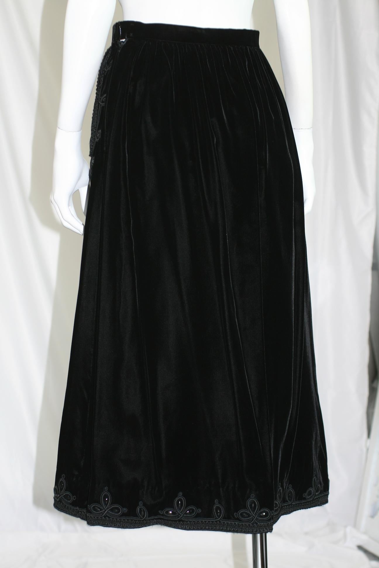 Oscar de la Renta Hussar Style Velvet Skirt In Excellent Condition For Sale In New York, NY