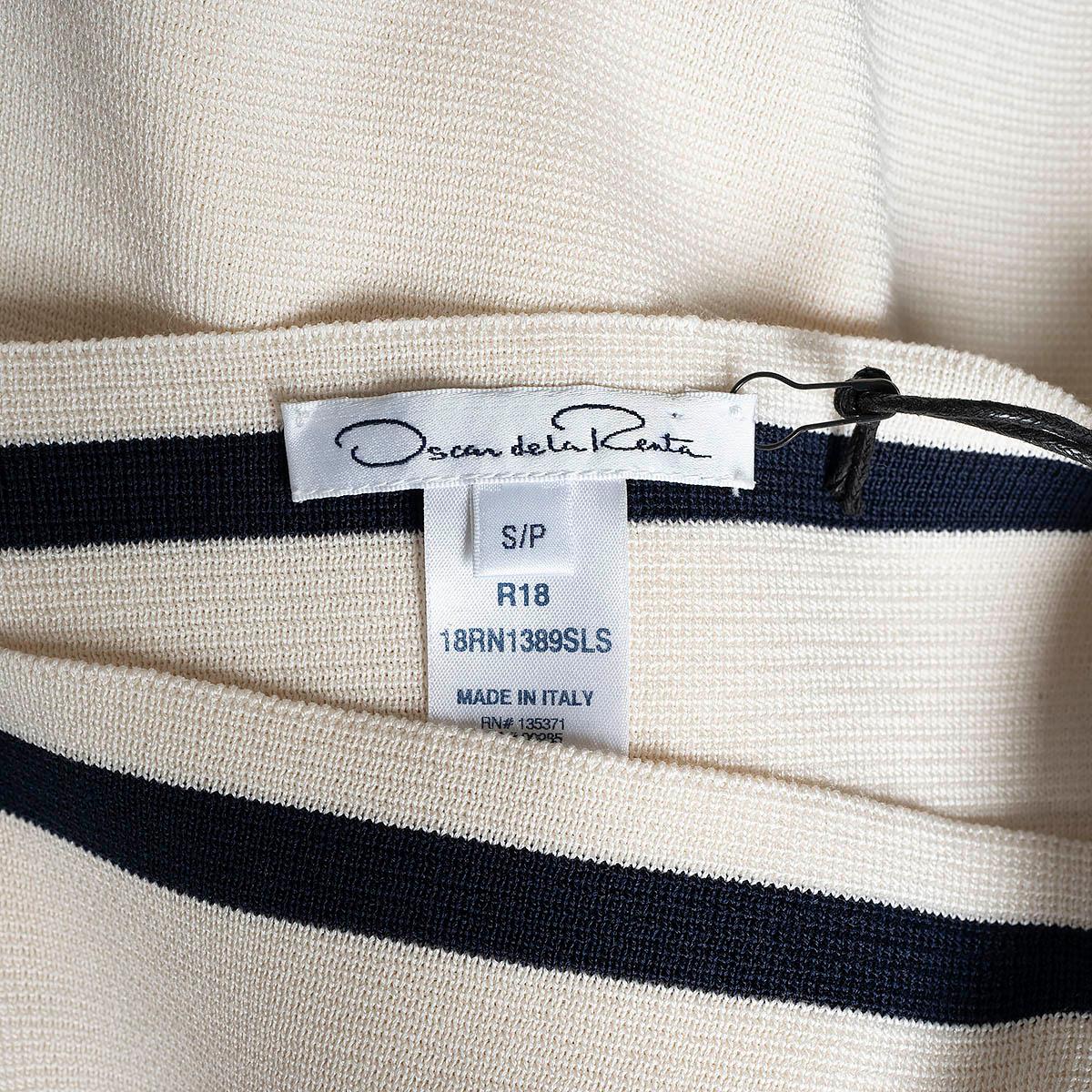OSCAR DE LA RENTA ivory & blue silk COLD SHOULDER SAILOR KNIT Shirt S For Sale 2