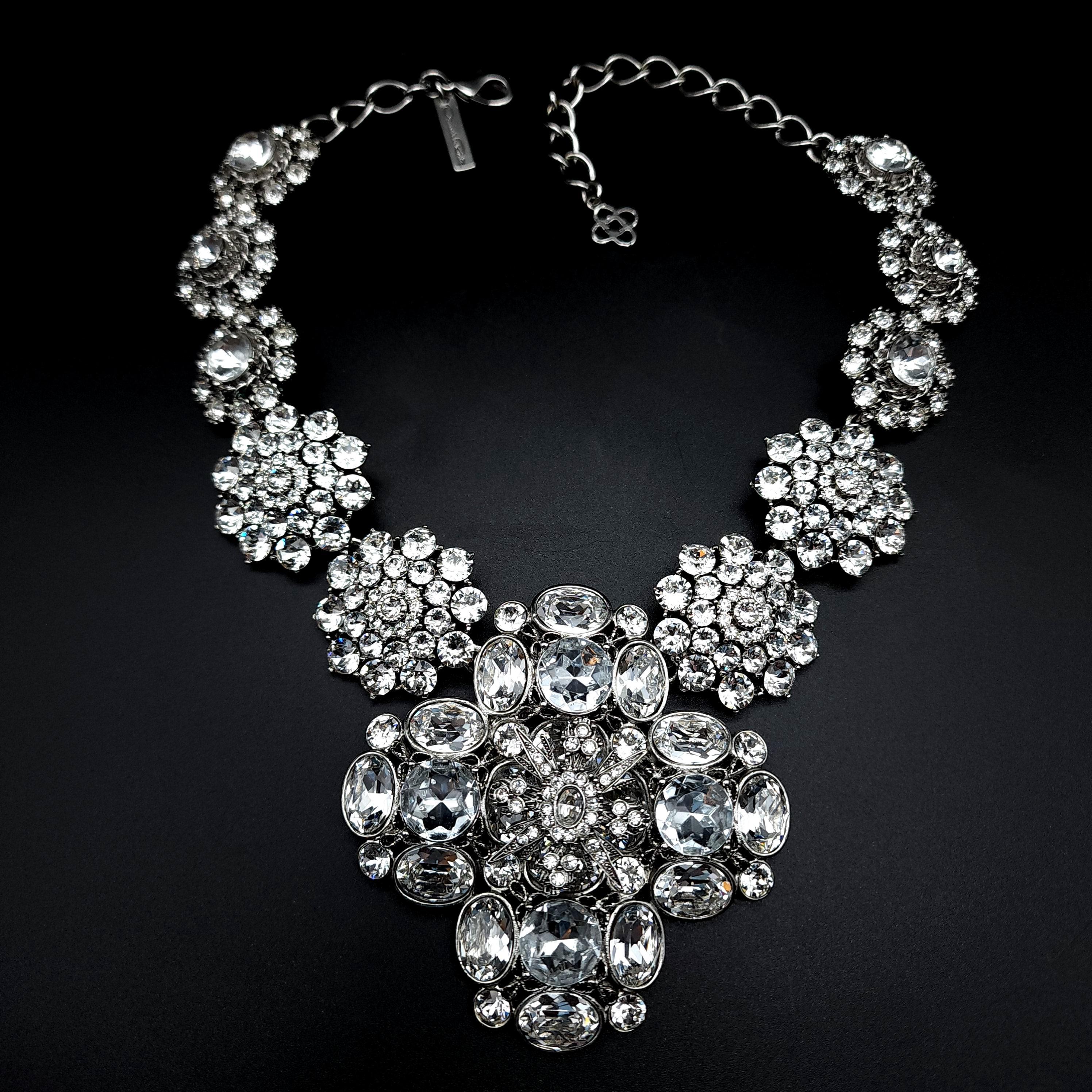 A bold oversized jeweled necklace by Oscar de la Renta. Silver metal and faceted 