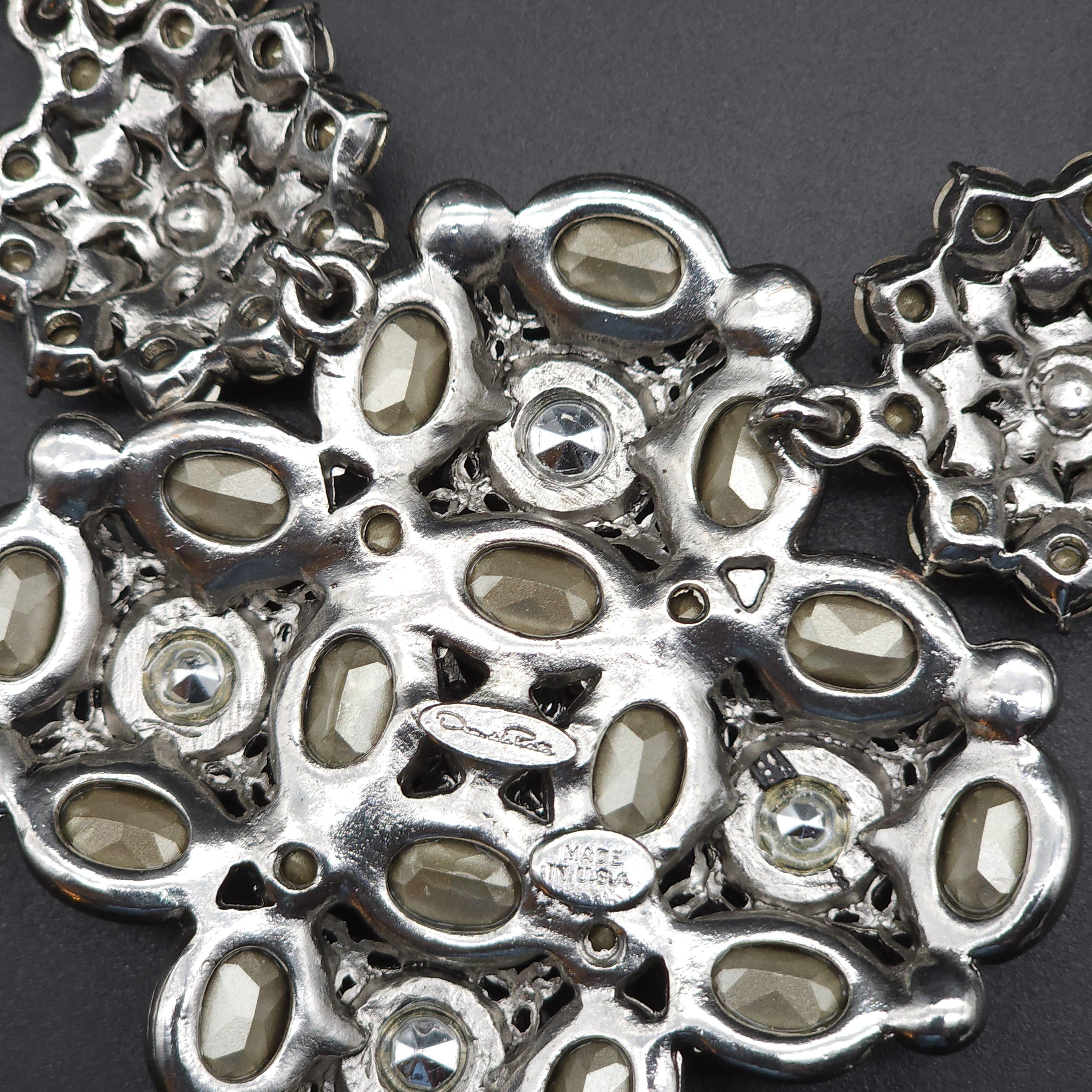 Oscar de la Renta Collier fantaisie à grand collier en cristal orné de bijoux en vente 1