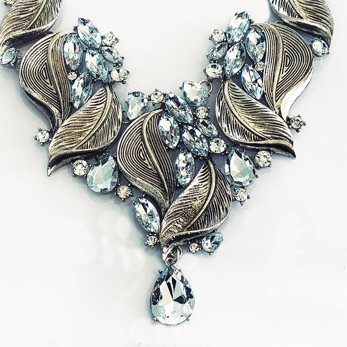 Genuine Oscar De La Renta Necklace Silver tone Leaves with White Crystal Diamantes in elongated octagonal shape of different sizes and a larger pendant with white crystal round diamantes of different sizes interspersed at edges. The whole “pendant”