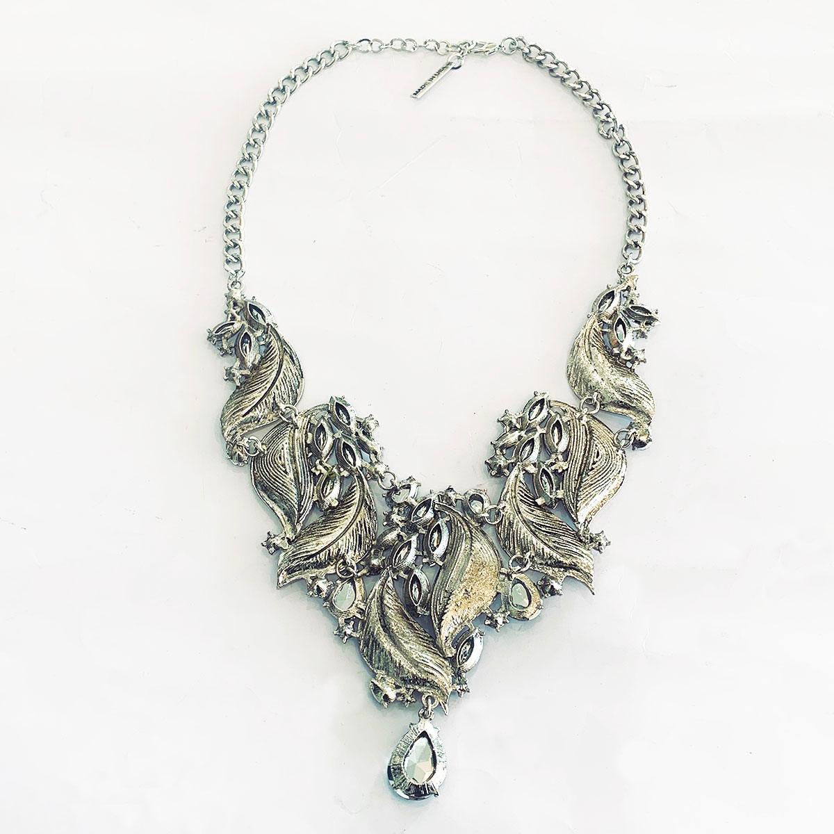 Oscar De La Renta Leaf and white diamante necklace In Excellent Condition For Sale In Daylesford, Victoria