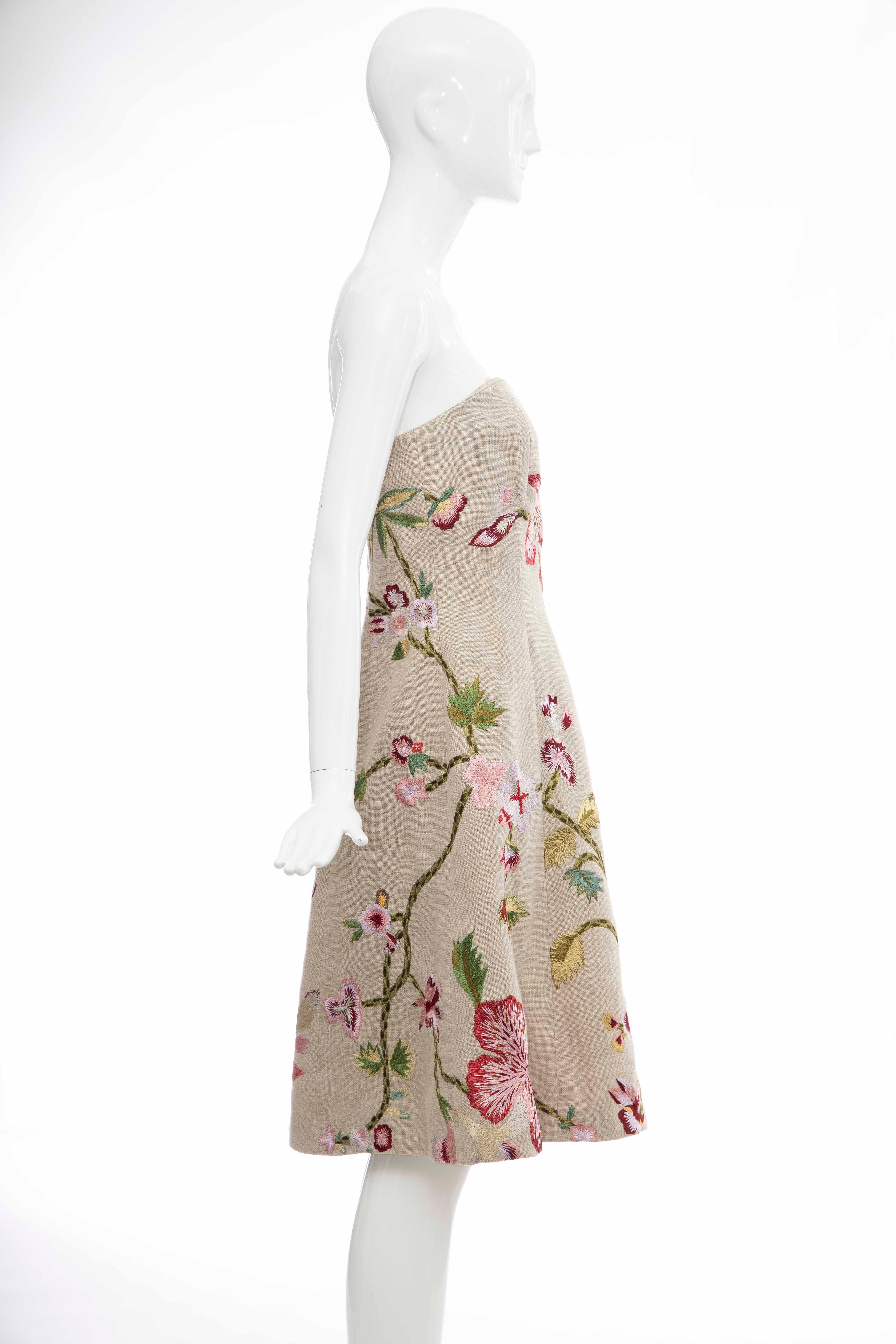 Oscar de La Renta Runway Linen Silk Embroidered Strapless Dress, Spring 2003 In Excellent Condition For Sale In Cincinnati, OH