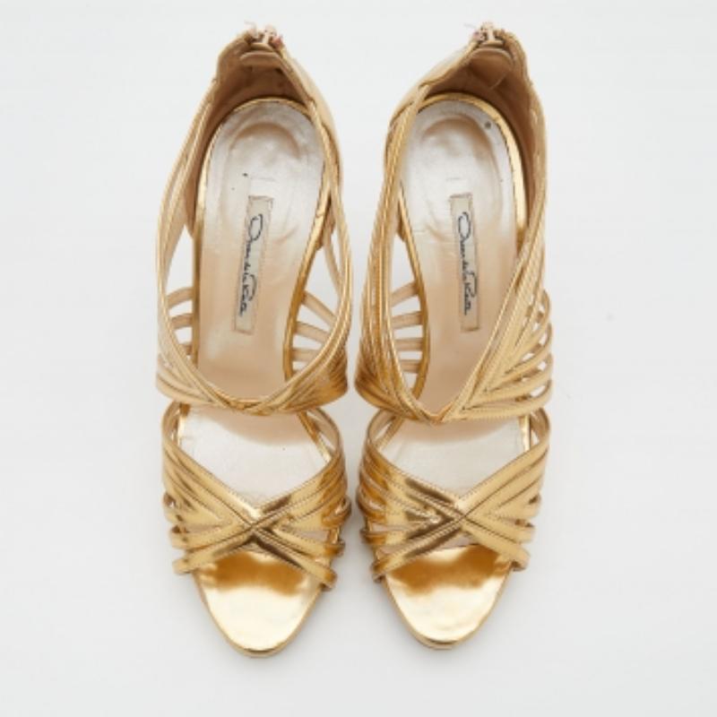 Oscar de la Renta Metallic Gold Leder Plateausandalen mit Knöchelriemen Größe 40 im Angebot 1