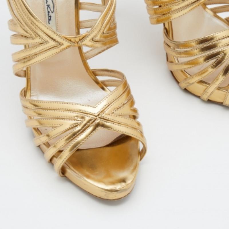 Oscar de la Renta Metallic Gold Leder Plateausandalen mit Knöchelriemen Größe 40 im Angebot 3