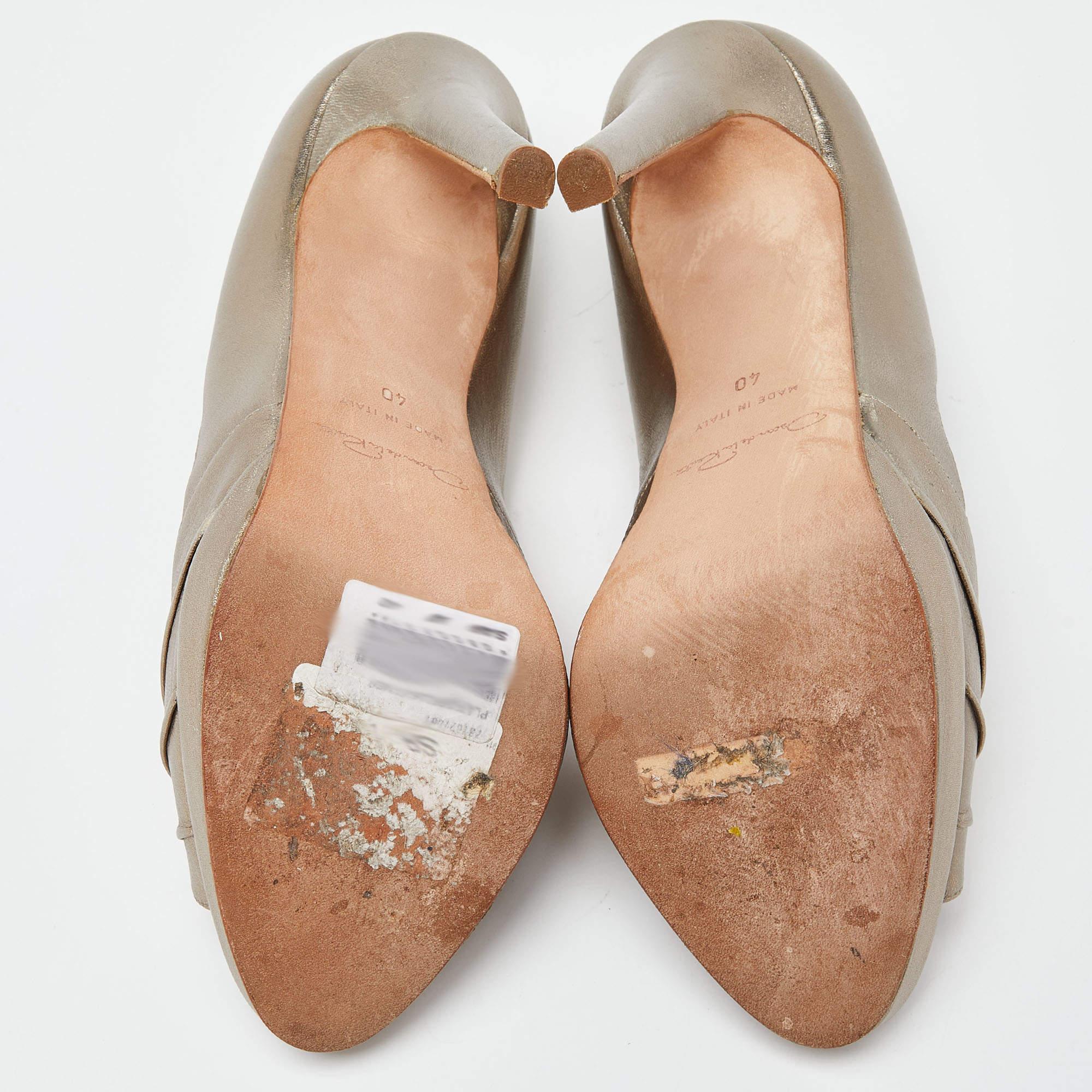 Oscar de la Renta Metallic Gold Leder Peep Toe Plateau Pumps Größe 40 2