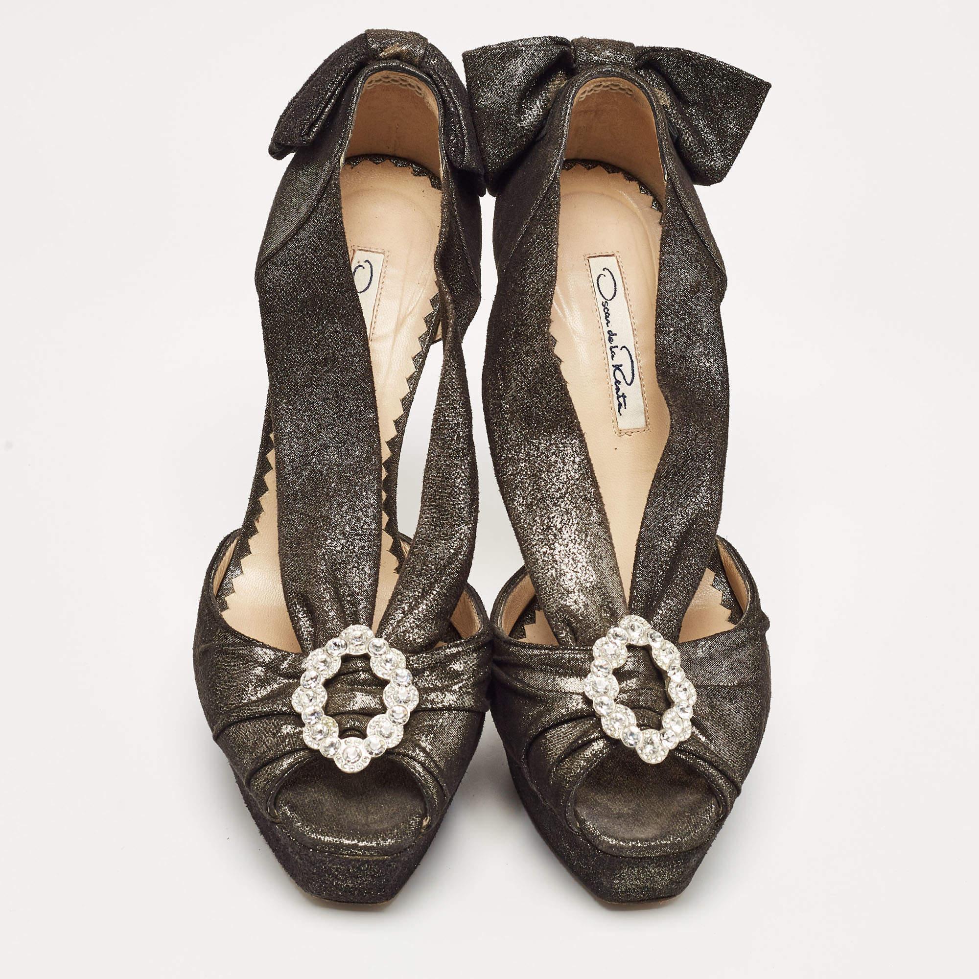 Oscar de la Renta Metallic Wildleder-Pumps mit Kristallverzierung und Ausschnitt aus Wildleder Größe 37 (Schwarz) im Angebot