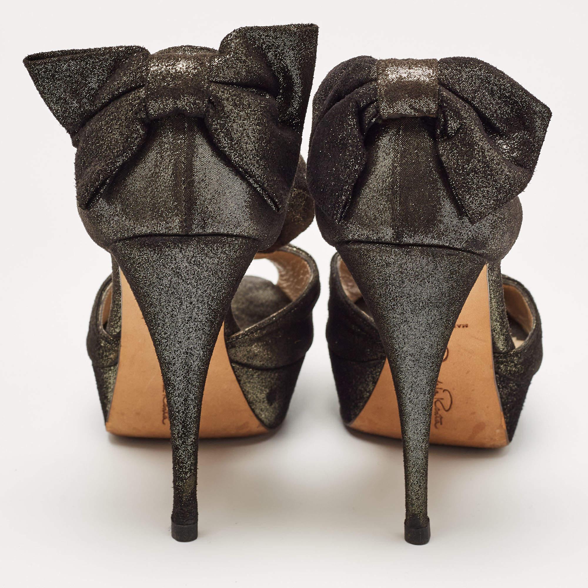 Oscar de la Renta Metallic Wildleder-Pumps mit Kristallverzierung und Ausschnitt aus Wildleder Größe 37 Damen im Angebot